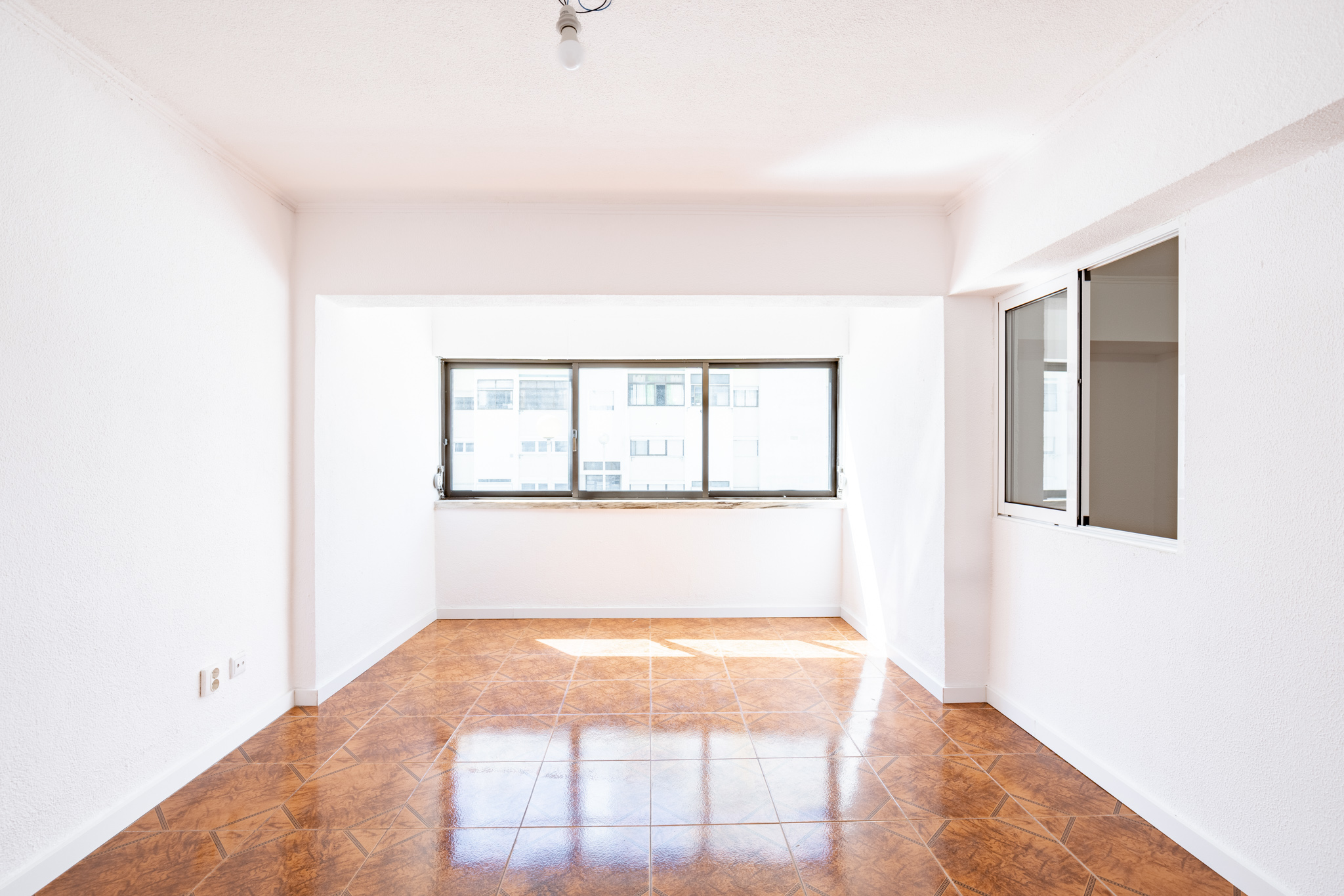 1+3 Bedr. Renovated Duplex in Costa da Caparica