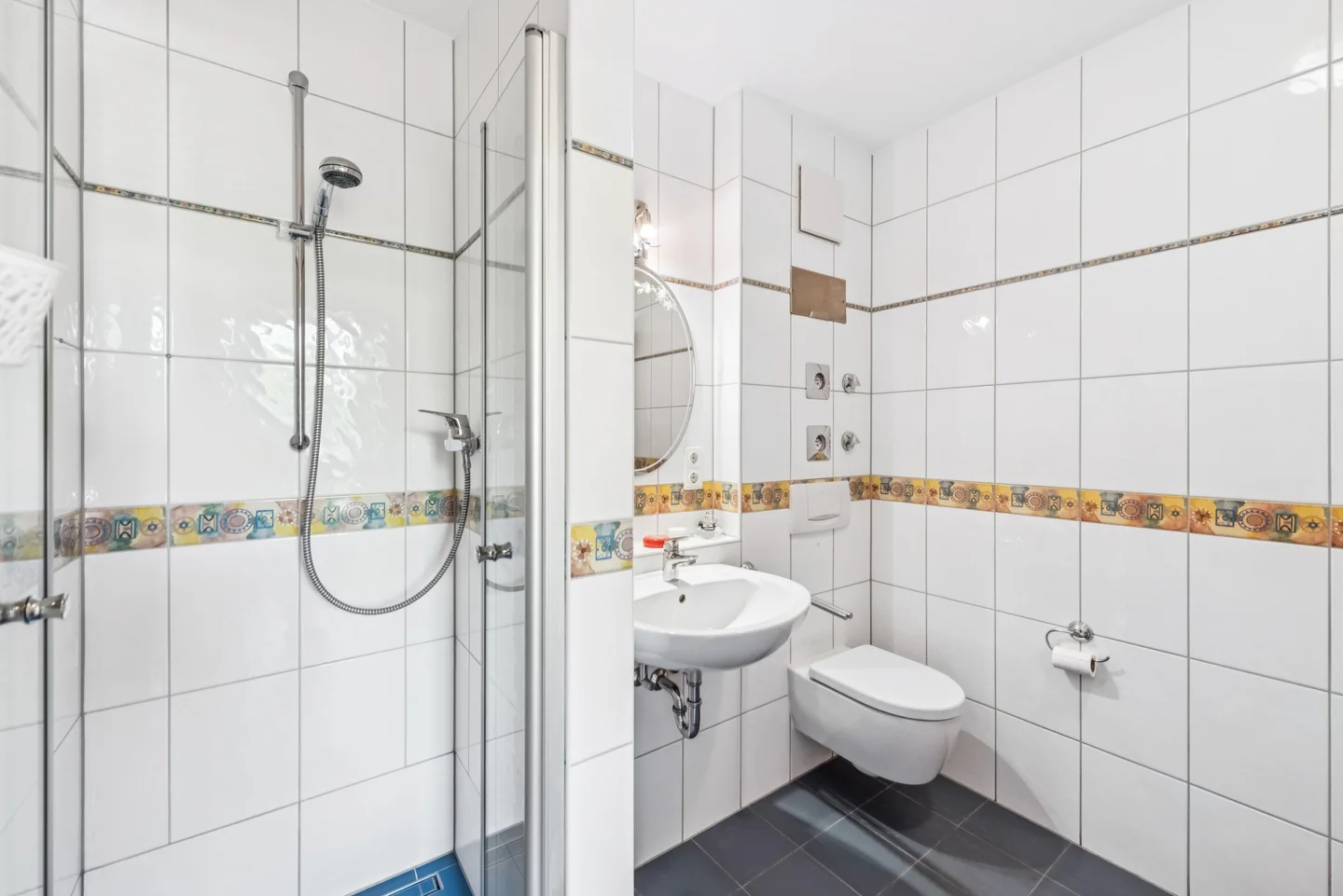 Charmante 3-Zimmer-Maisonette mit Galerie, Südbalkon, eigenem Gartenanteil und großem Stellplatz - Photo 4
