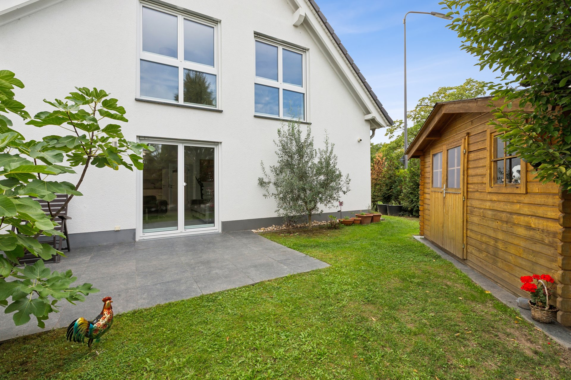 Exclusive energy-efficient home with geothermal heating