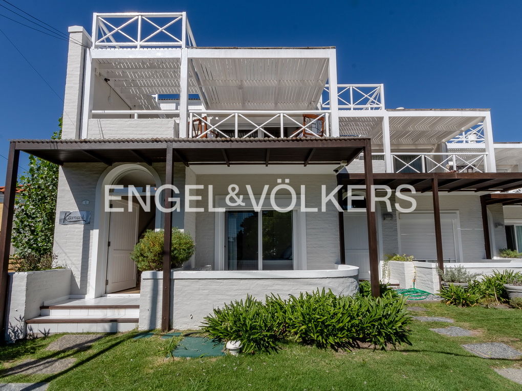 Apartment a block from the beach in La Barra