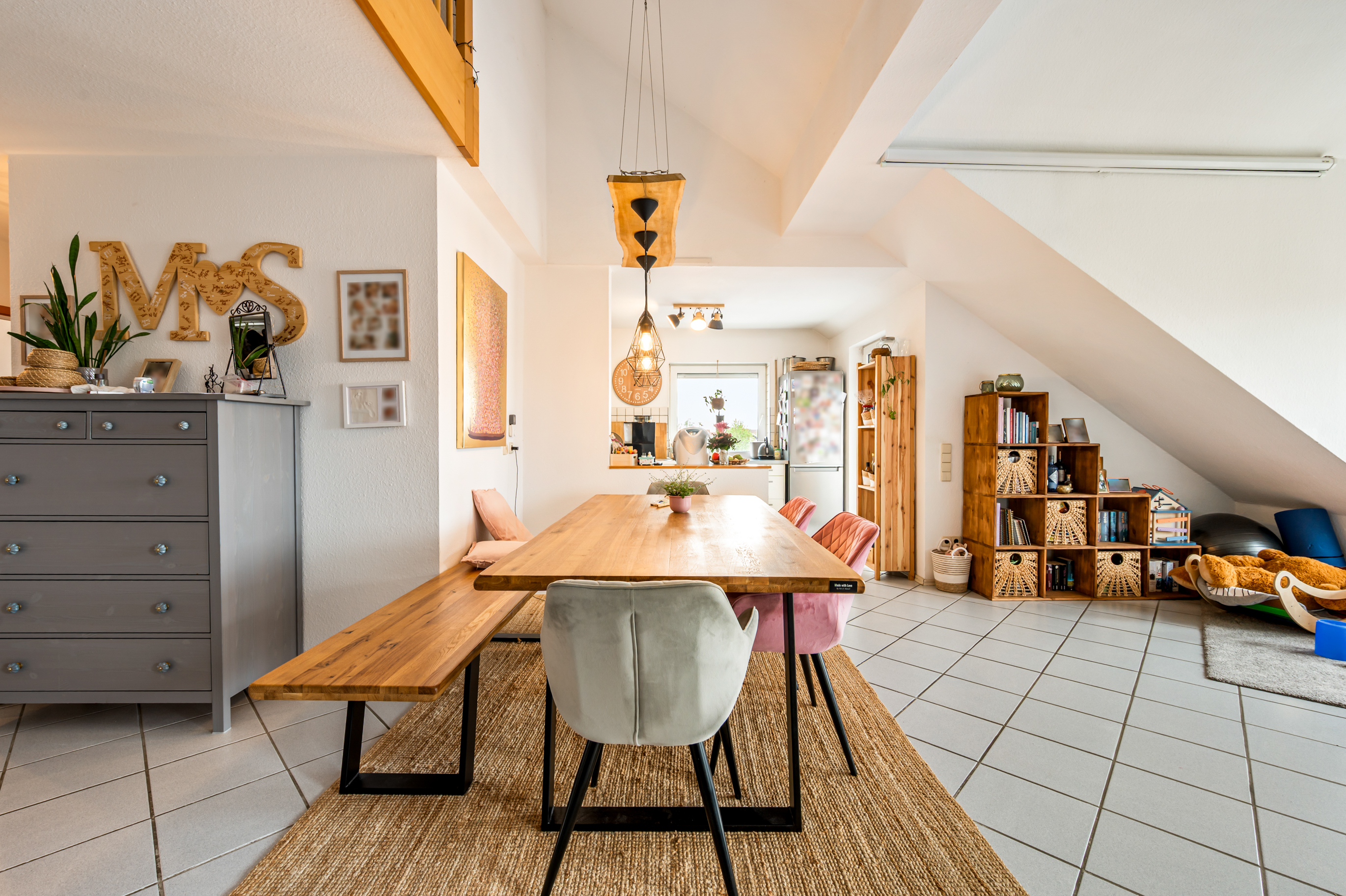 Stilvolles Wohnen auf zwei Ebenen: Helle Maisonette in begehrter Sackgasse!