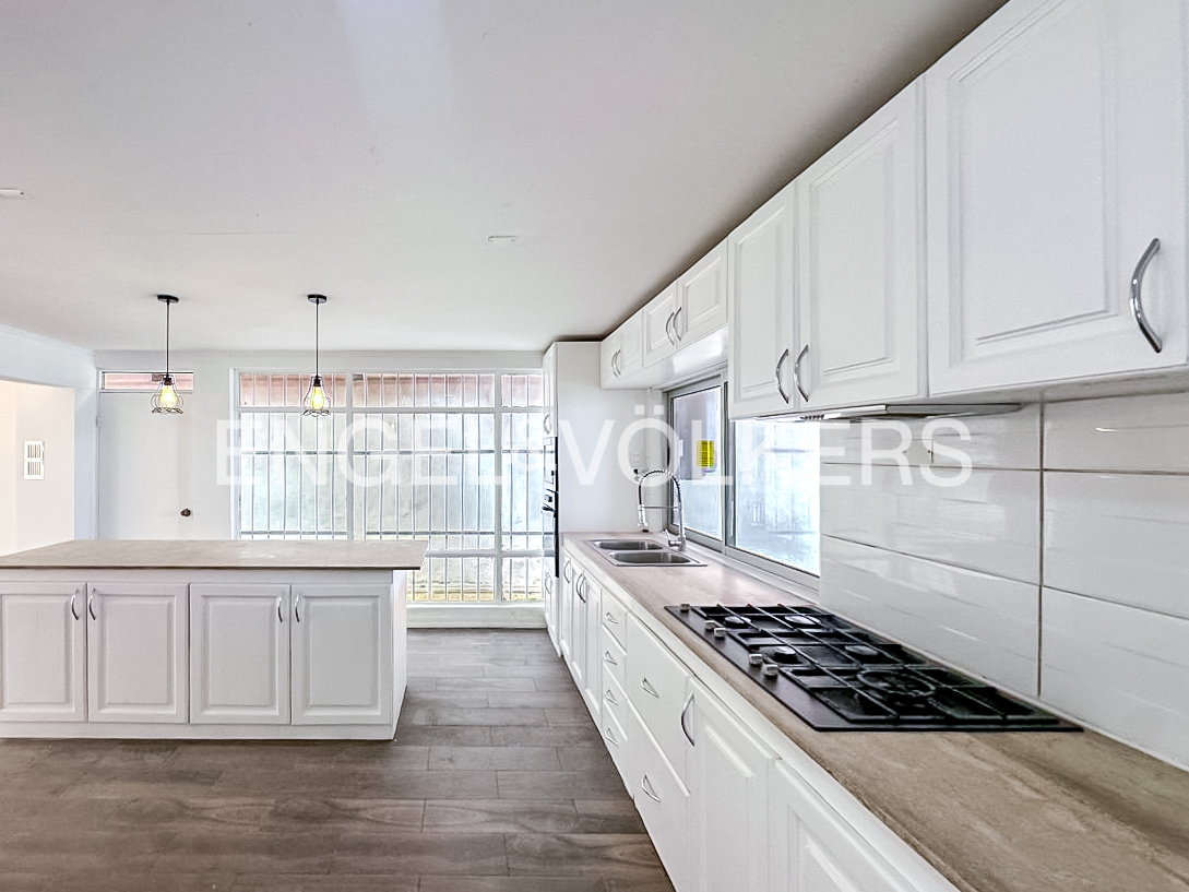 Casa de 7D y 3B en Villa Ayquina,· 200 m2 construidos