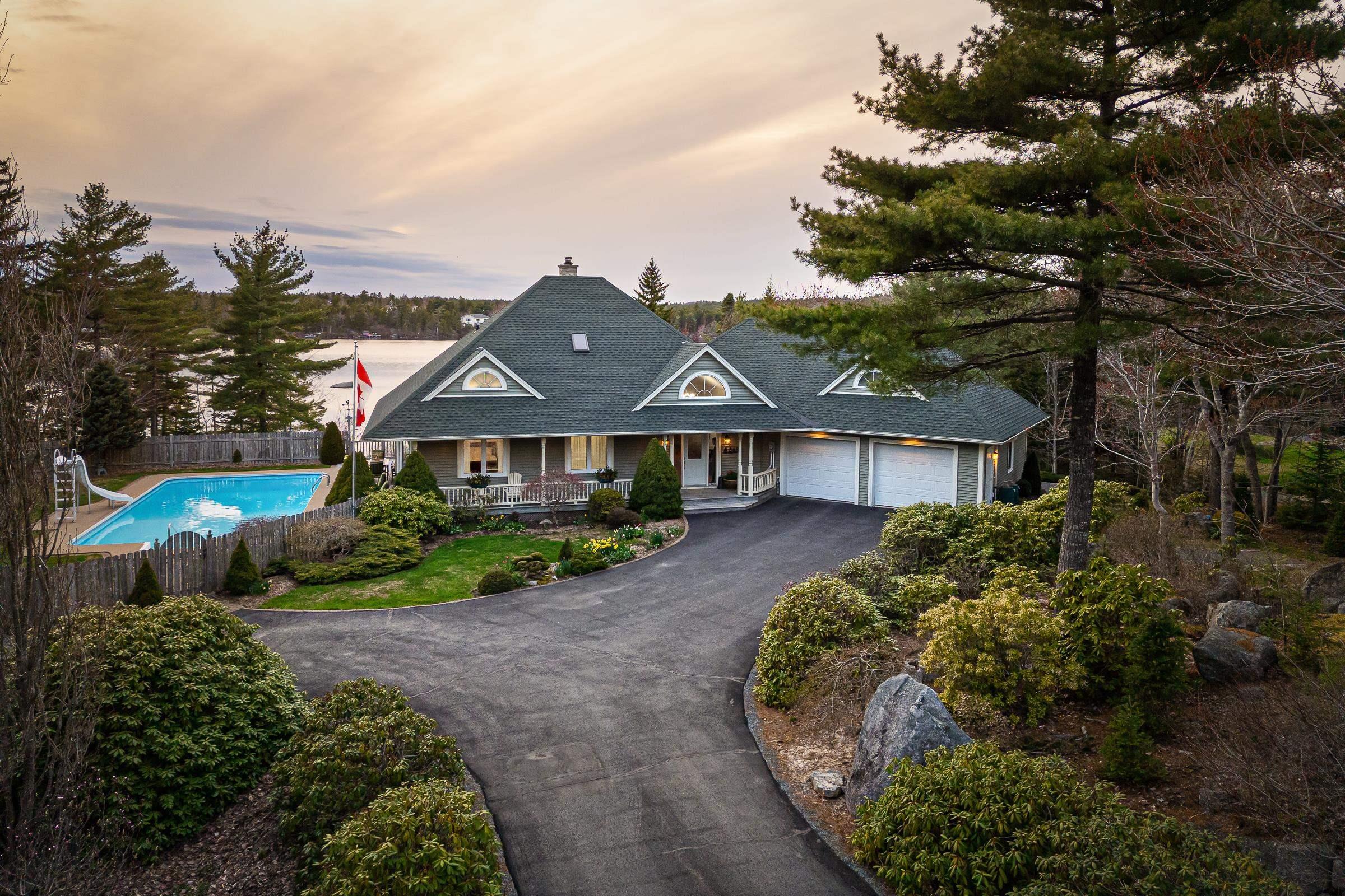 Lakeside Luxury: 3BR Home with In-Ground Pool