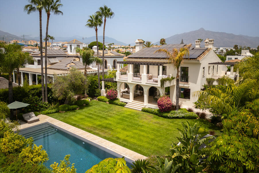Modern Luxury Villa with Timeless Andalusian Elegance in San Pedro Playa