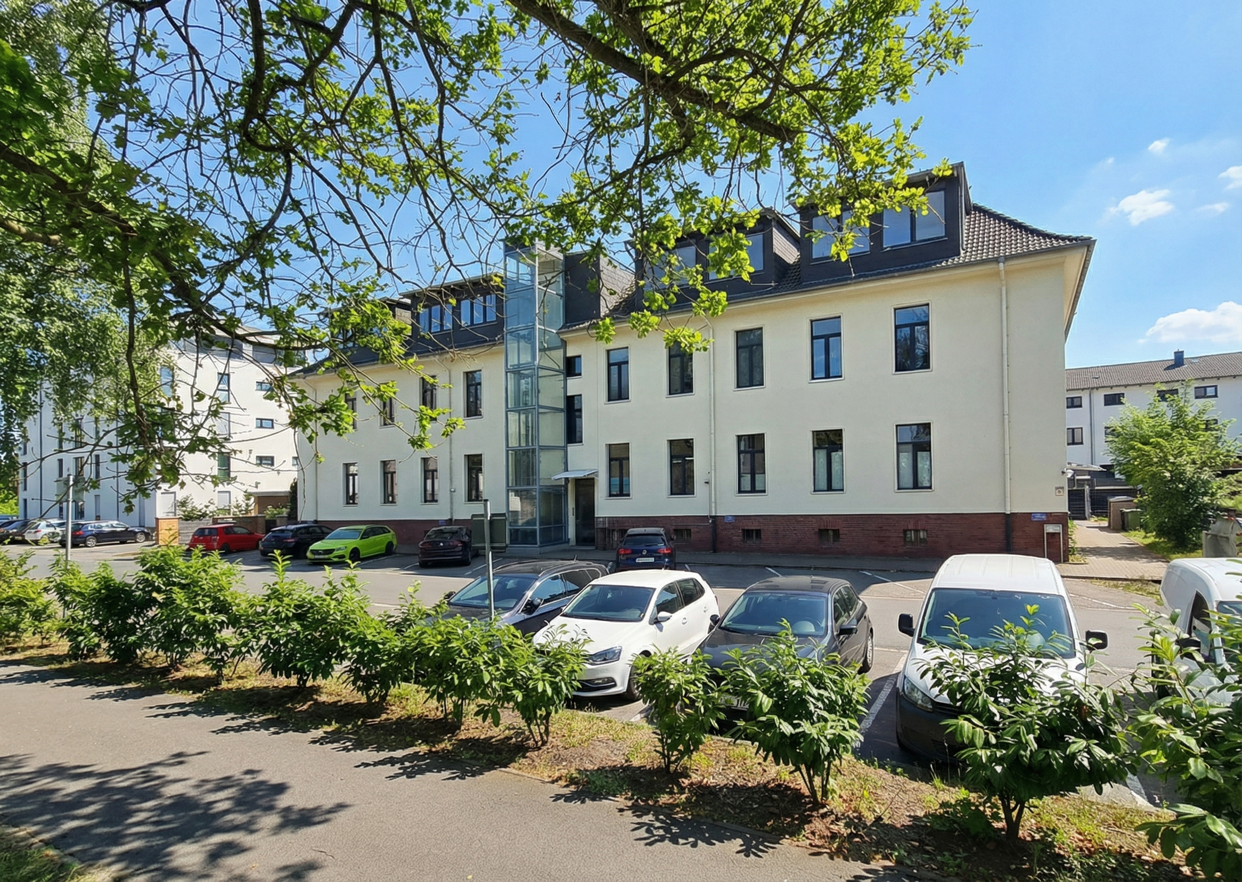 Bequem ankommen, entspannt genießen: Ihre neue Wohnung mit Lift und zwei Sonnenbalkonen