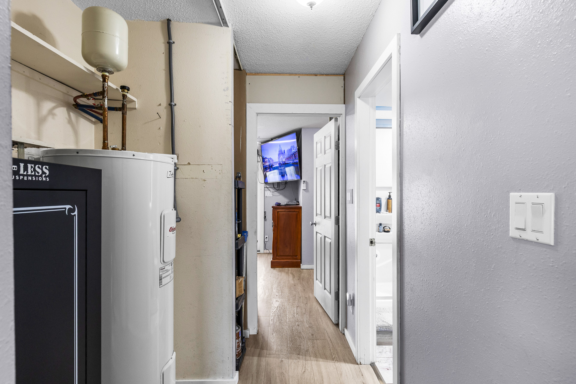 Updated townhome, featuring 3 bedrooms and 2 full bathrooms.