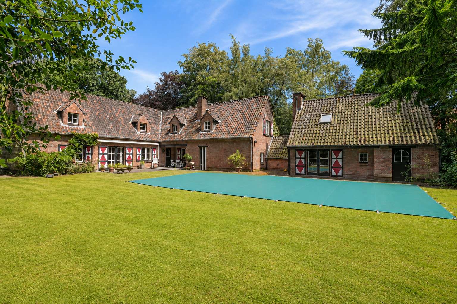 Charmante ruime villa met zwembad