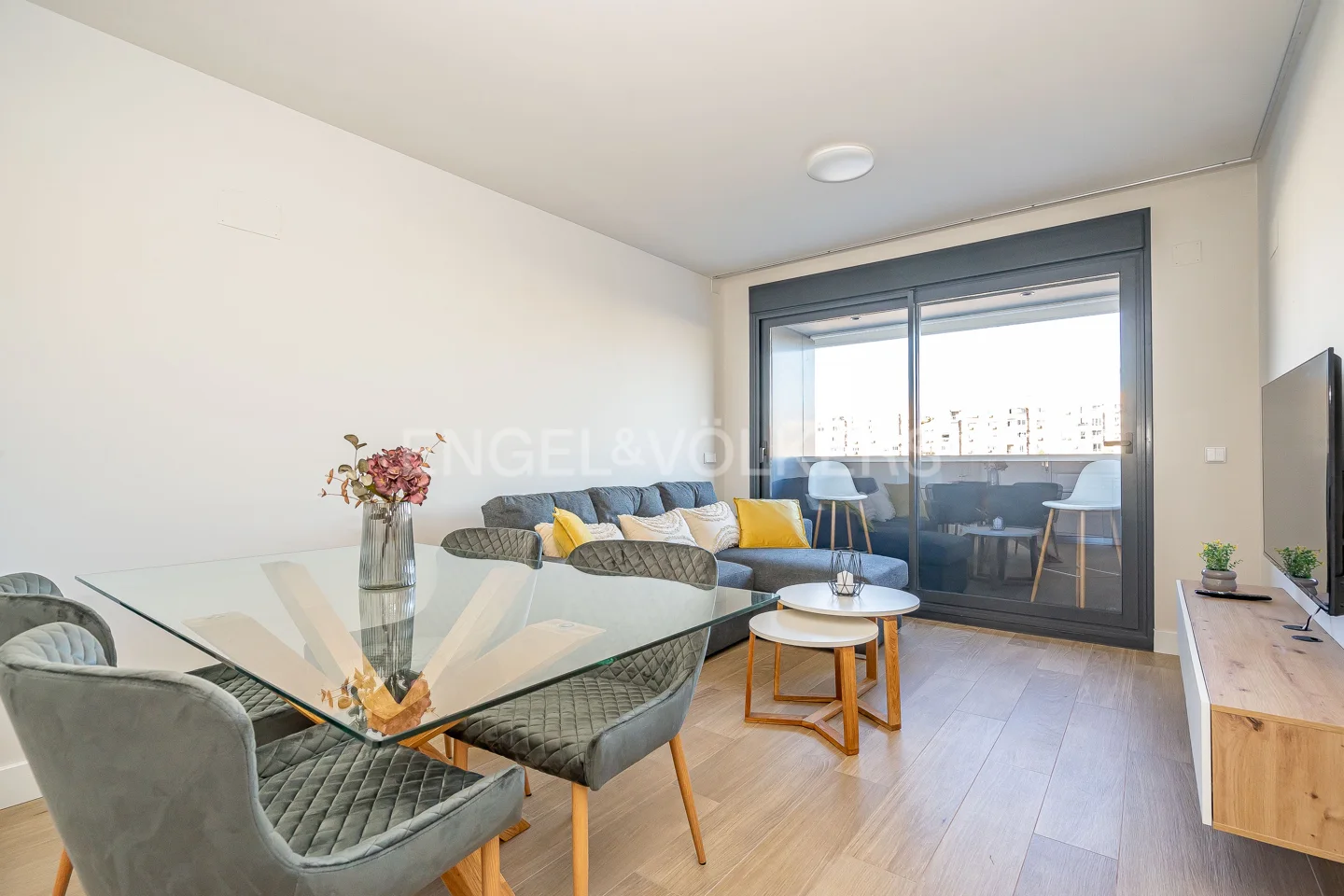 RIVER PARK Brand new in a luxury furnitured flat in  urbanization with pool, garage, outdoor balcony and green areas in Madrid Rio
