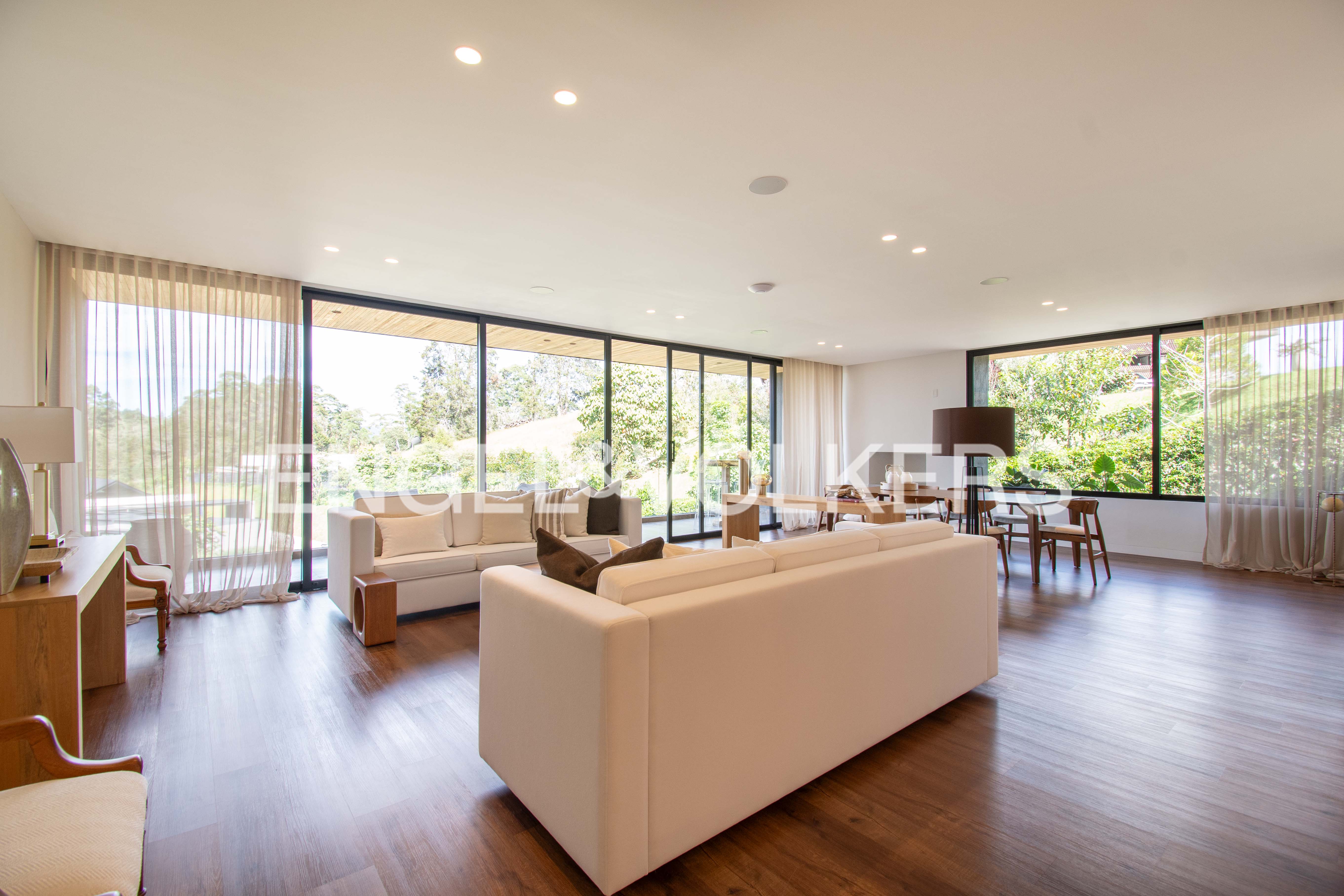 Casa de diseño con clubhouse para venta en El Retiro