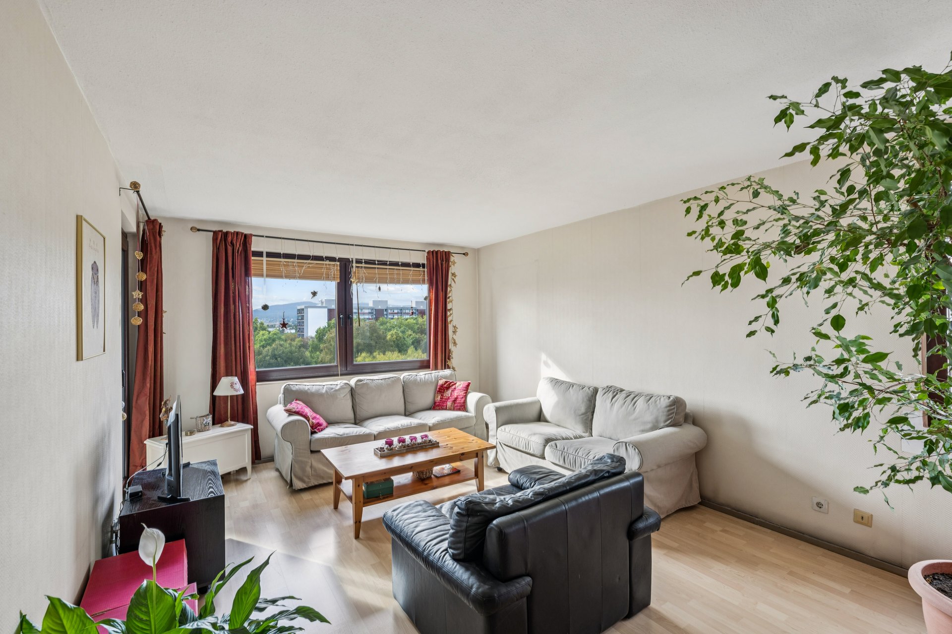 Ideal für Familien: 5-Zimmer-Wohnung mit Balkon in Frankfurt