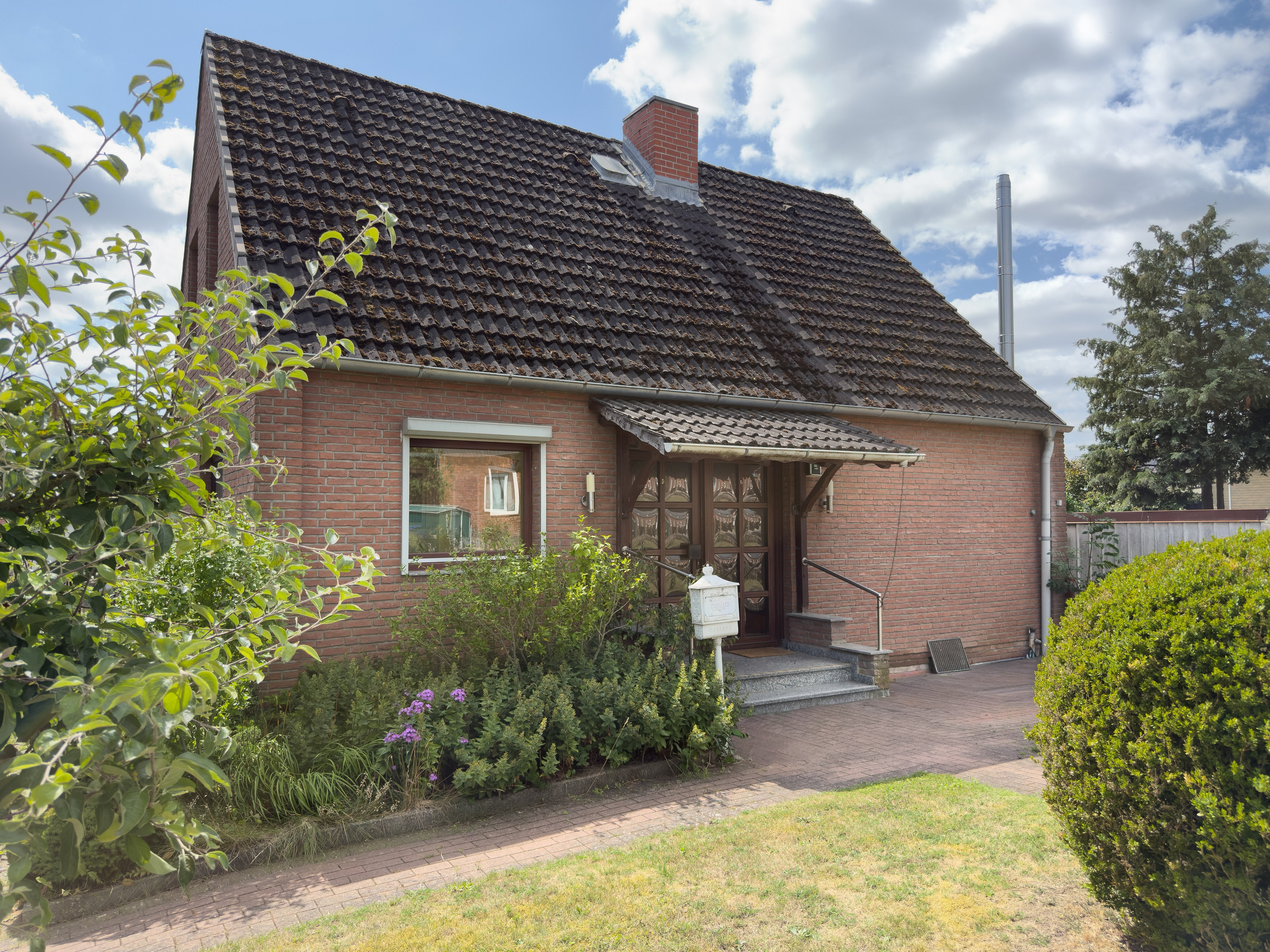 Platz für Ideen: Einfamilienhaus mit Kamin & Garage in Eckhorst