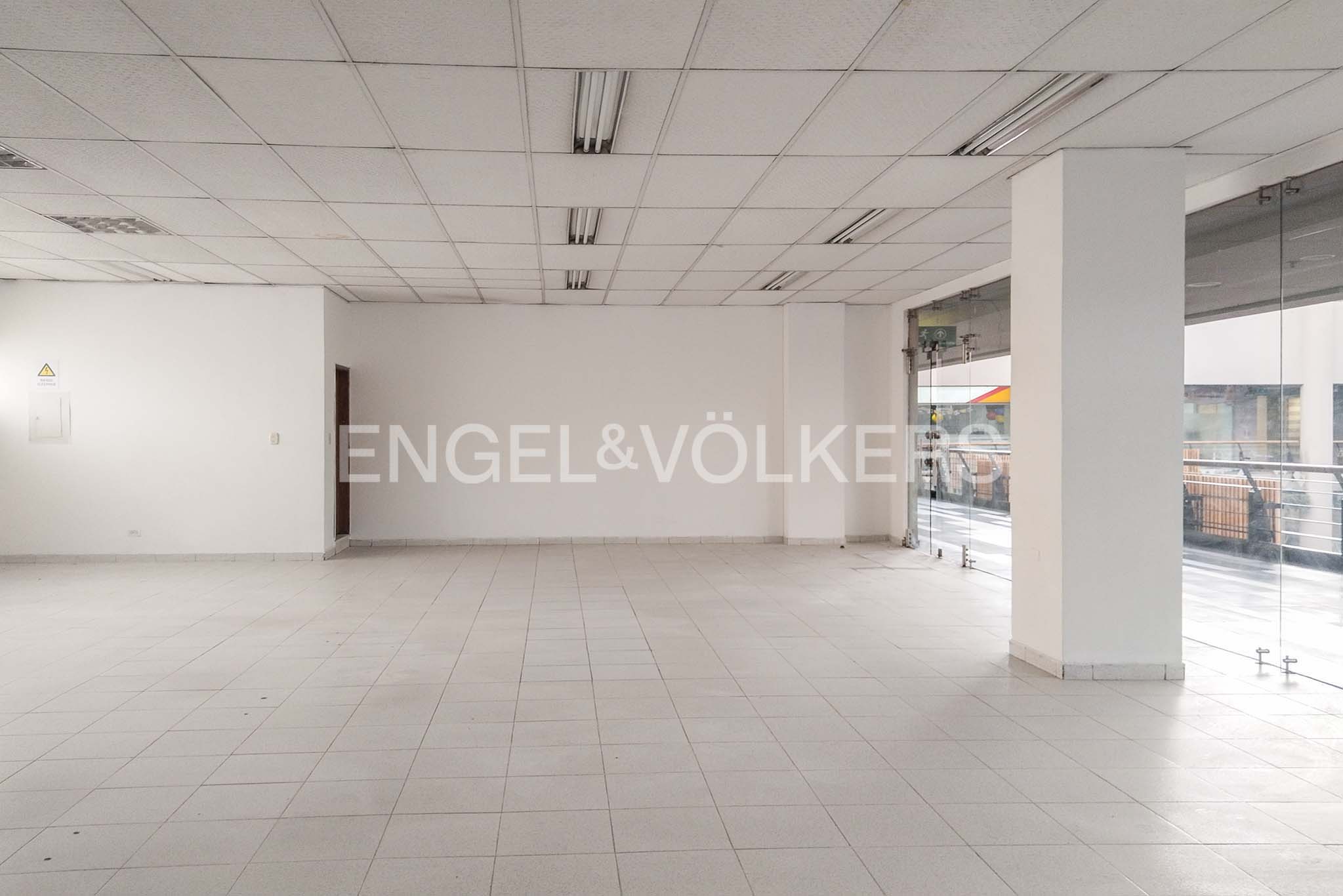 Local en Venta de 606 m2 en la Zona Industrial