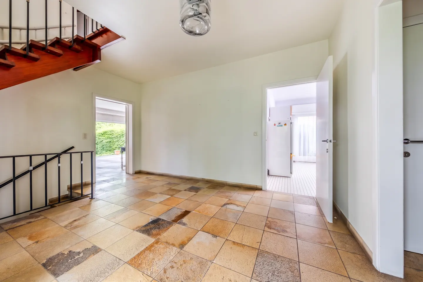 Spacious and welcoming entrance hall.