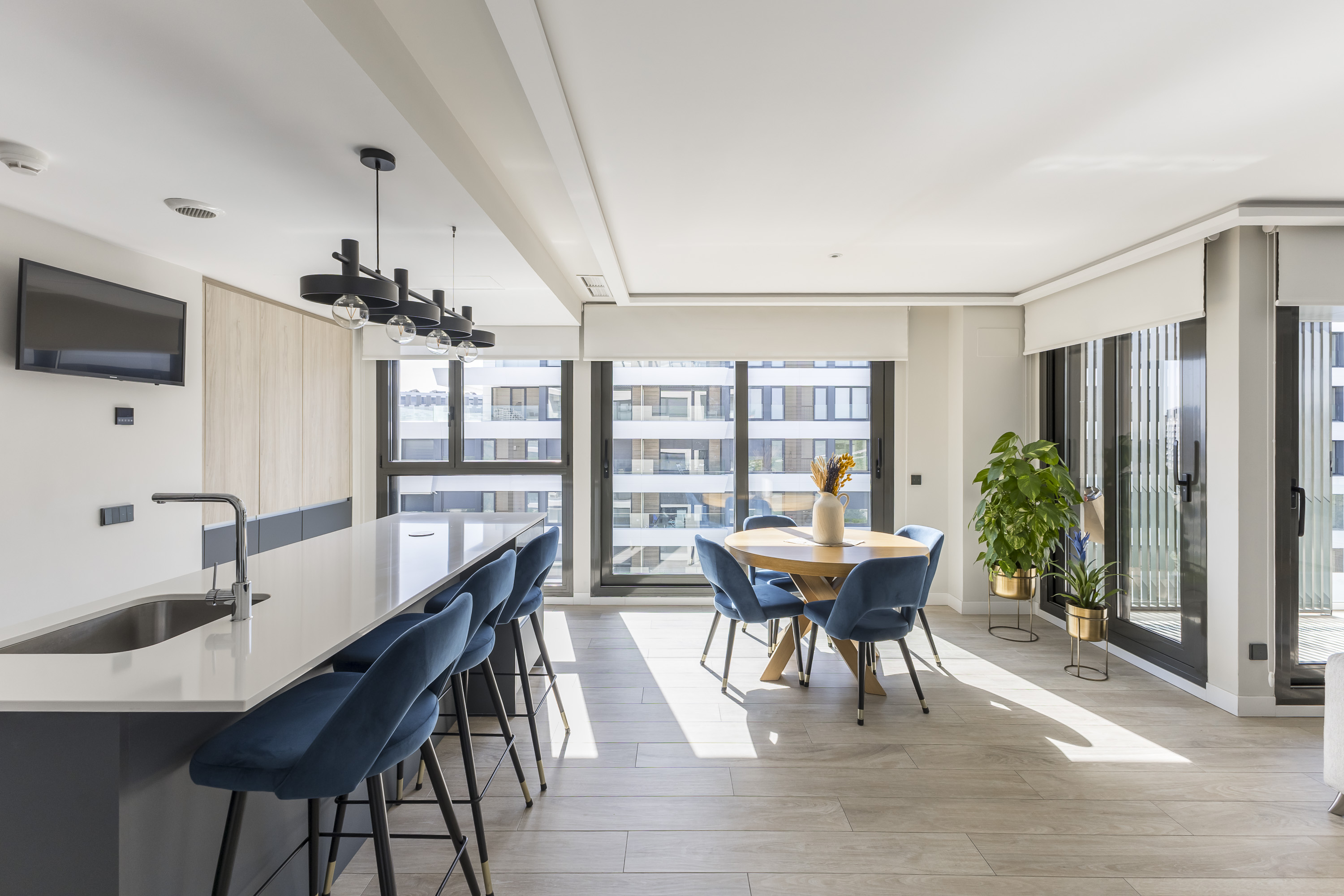 Exclusive luxury apartment with terrace and open views in Valdebebas, short-term rental, ready to move in