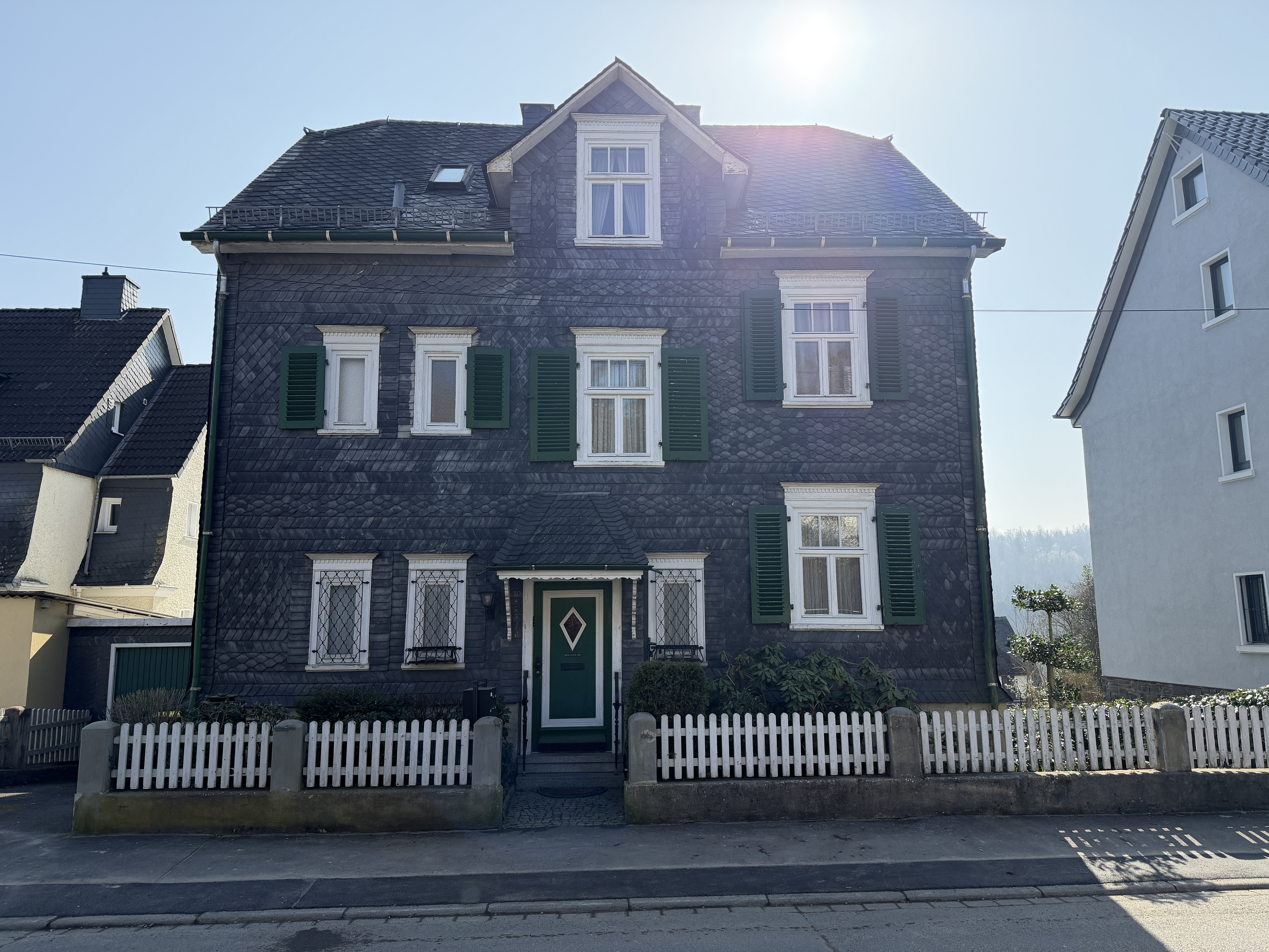 RESERVIERT - Charmantes Dreifamilienhaus in begehrter Lage am Siegener Giersberg