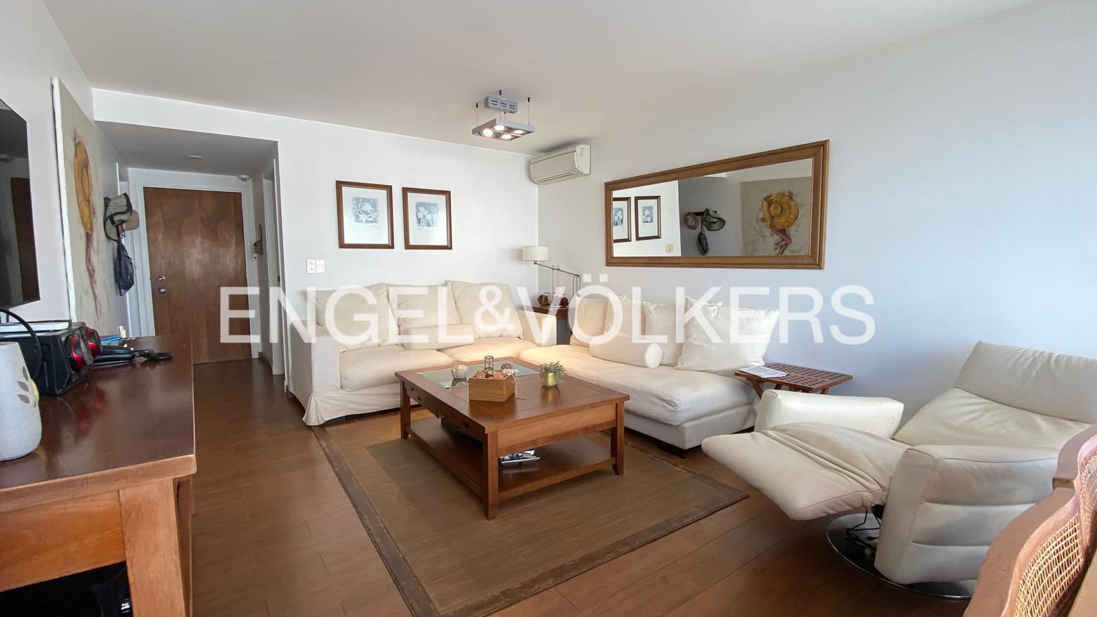 Apartment with renewed elegance in front of Playa Mansa