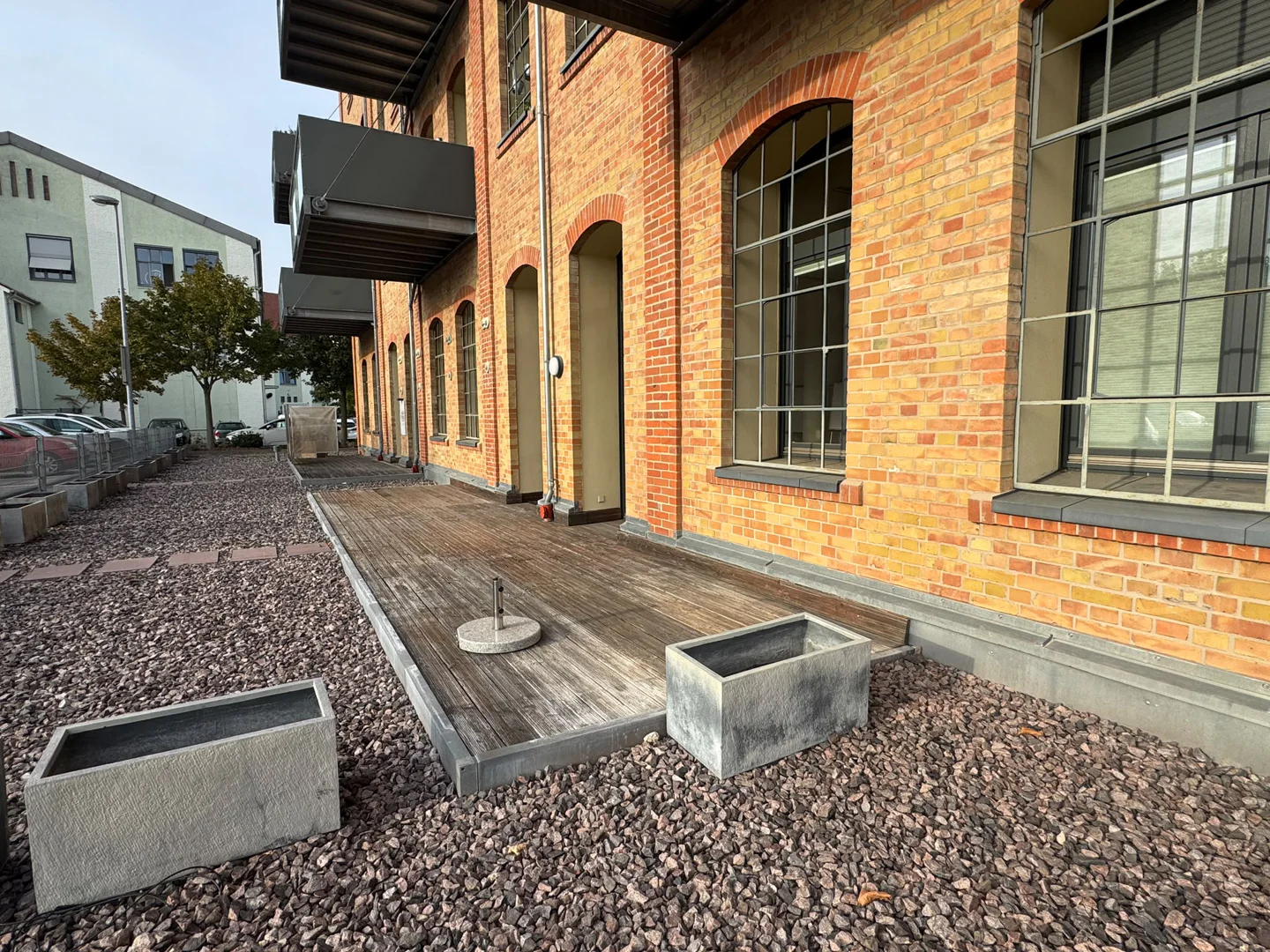 Einzigartiges Loft in der denkmalgeschützten Filzfabrik – mit Terrasse und Tiefgaragenstellplatz - Photo 3