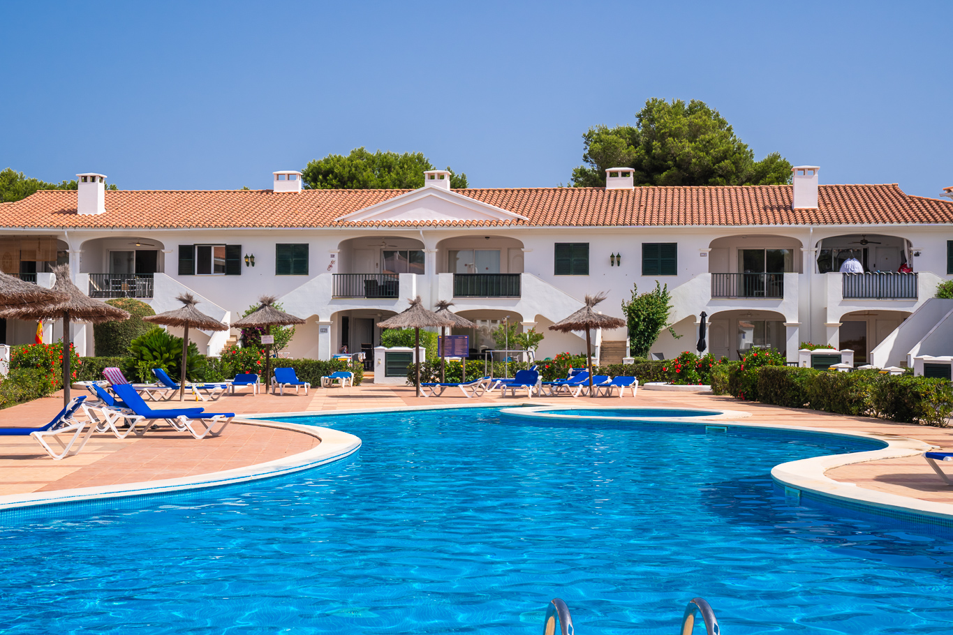 Bright apartment with large terrace, pool and parking in Addaia, Menorca