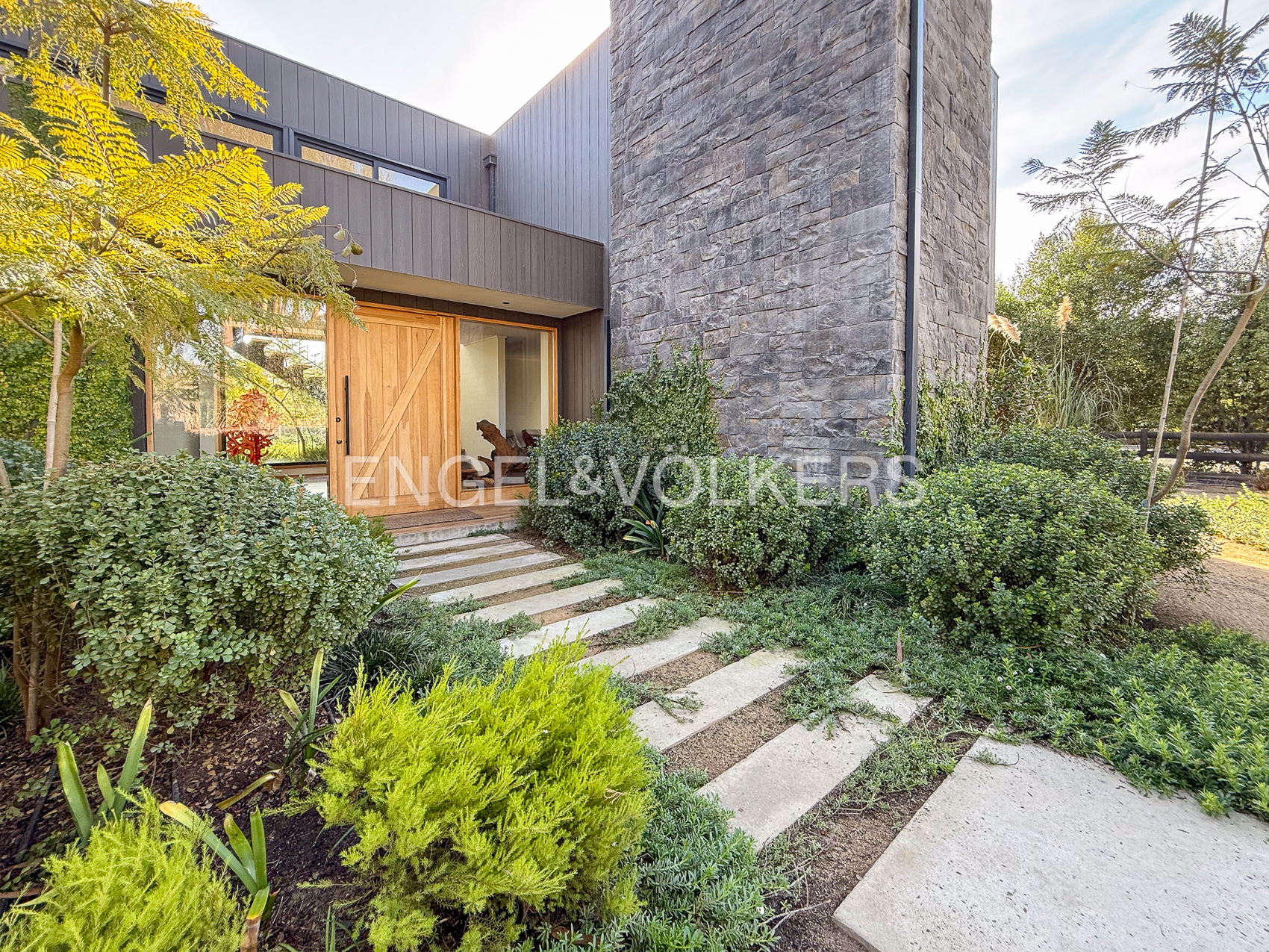Casa contemporánea de 7 dormitrios + servicio y piscina en Cachagua