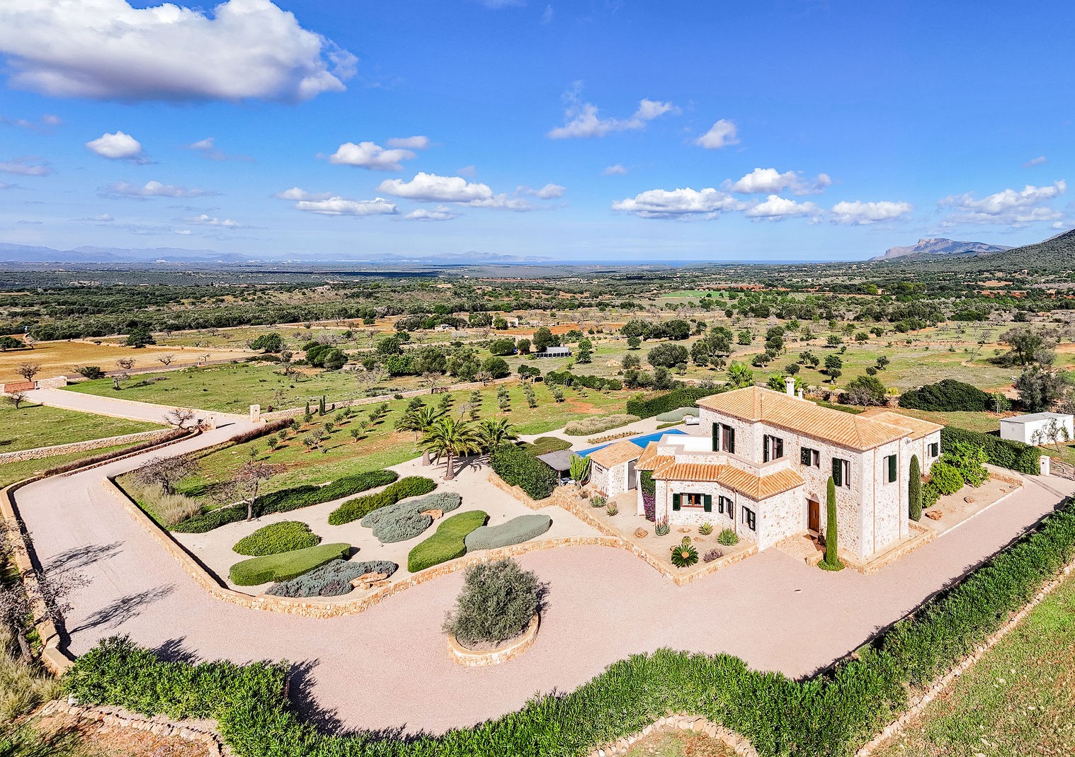 Herrliche autarke Luxus-Finca mit Sonnenuntergängen am Meereshorizont