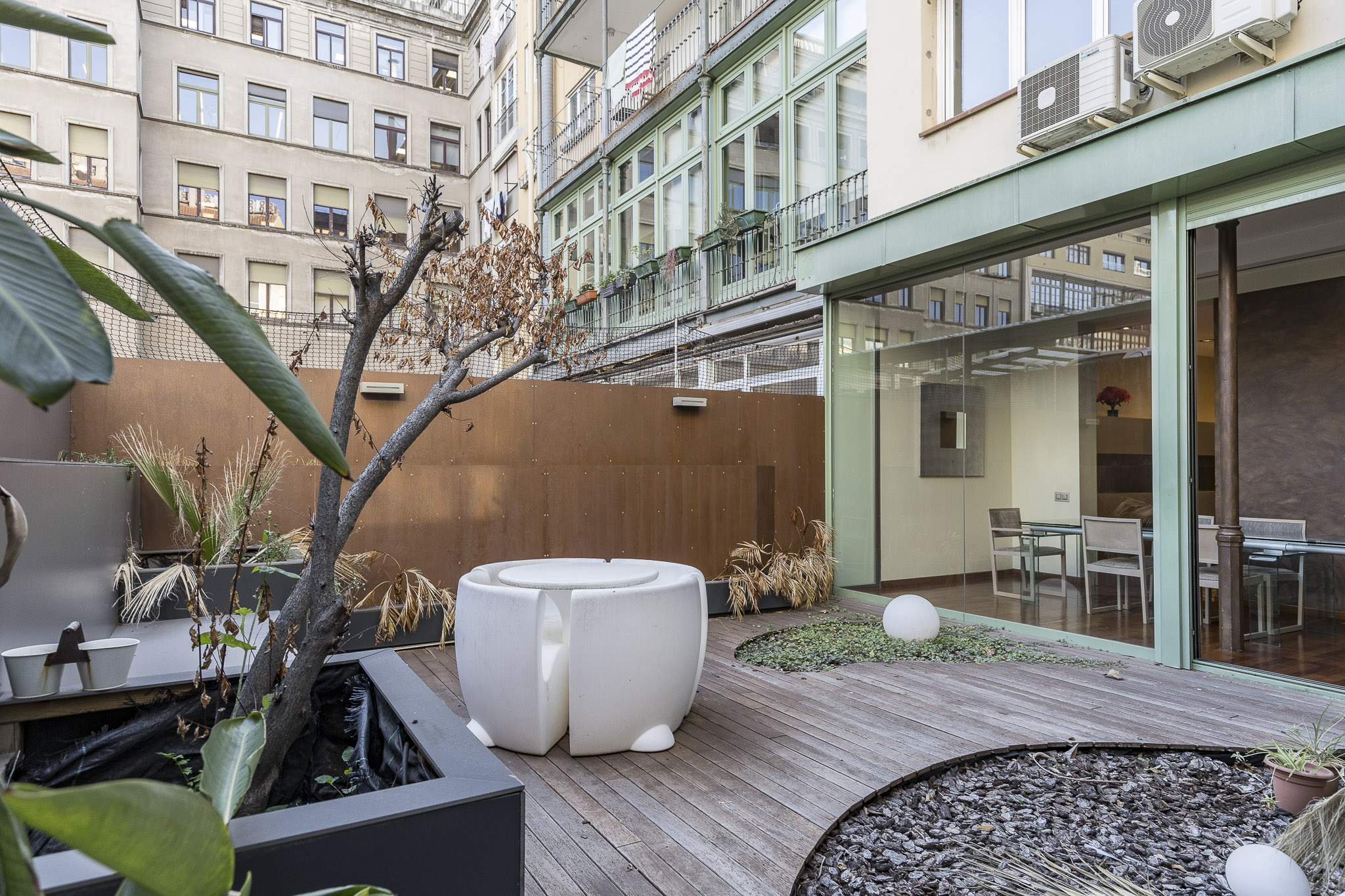 Exclusiu pis en finca règia amb terrassa a l’Eixample
