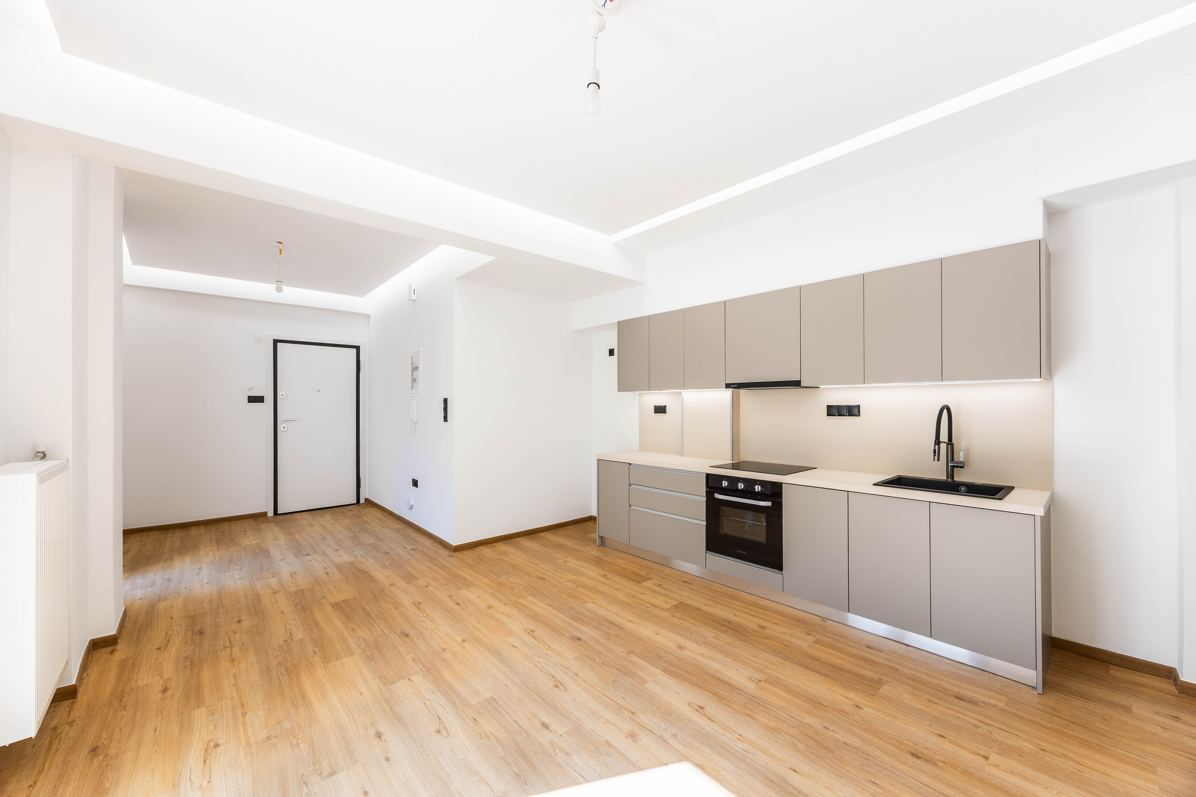 Bright 60 sq.m. 2-bedroom apartment near Panormou