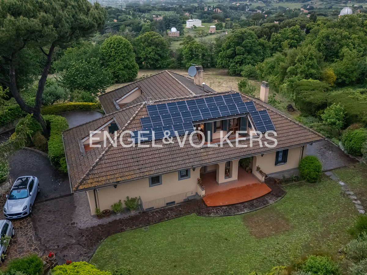 Luxury villa in Monte Porzio Catone