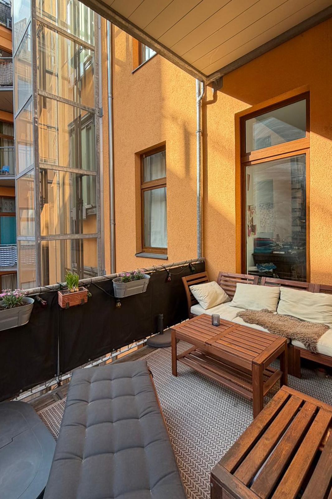 Großzügige Altbauwohnung mit sonniger Terrasse im Herzen von Friedrichshain