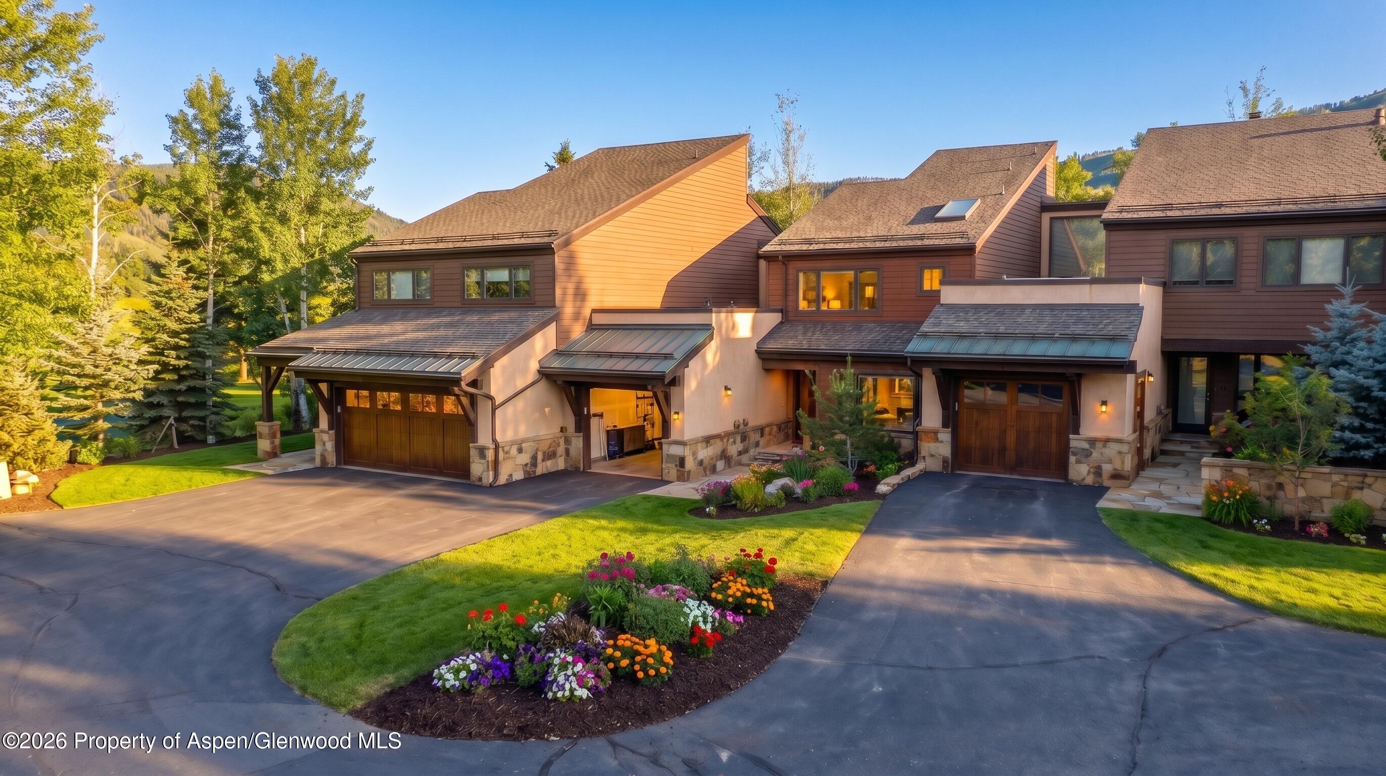 Beautiful Upgraded  2 Bedroom Townhome  With 1 Car Garage