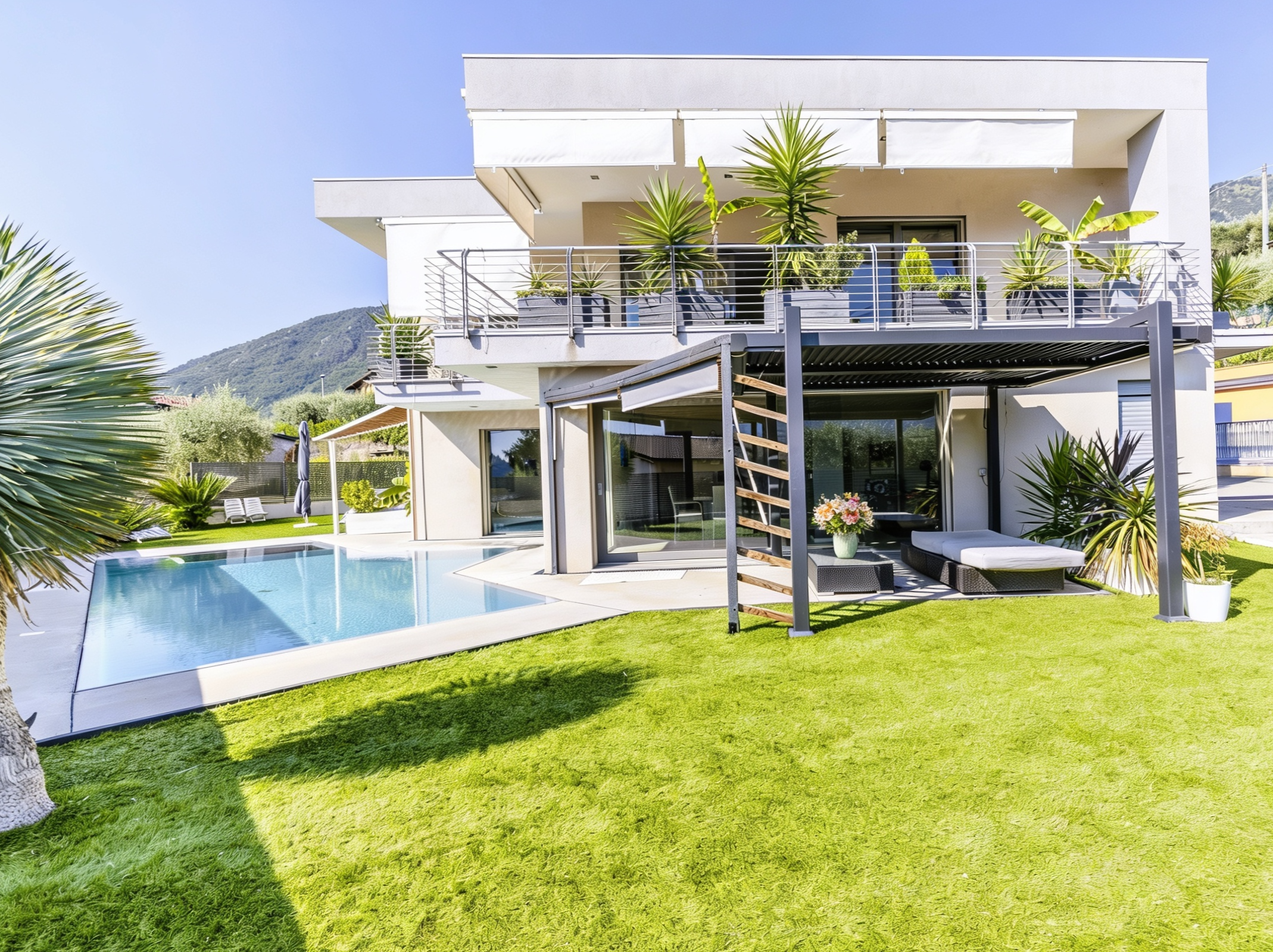 Modern Luxury with Panoramic Lake Views in Sale Marasino