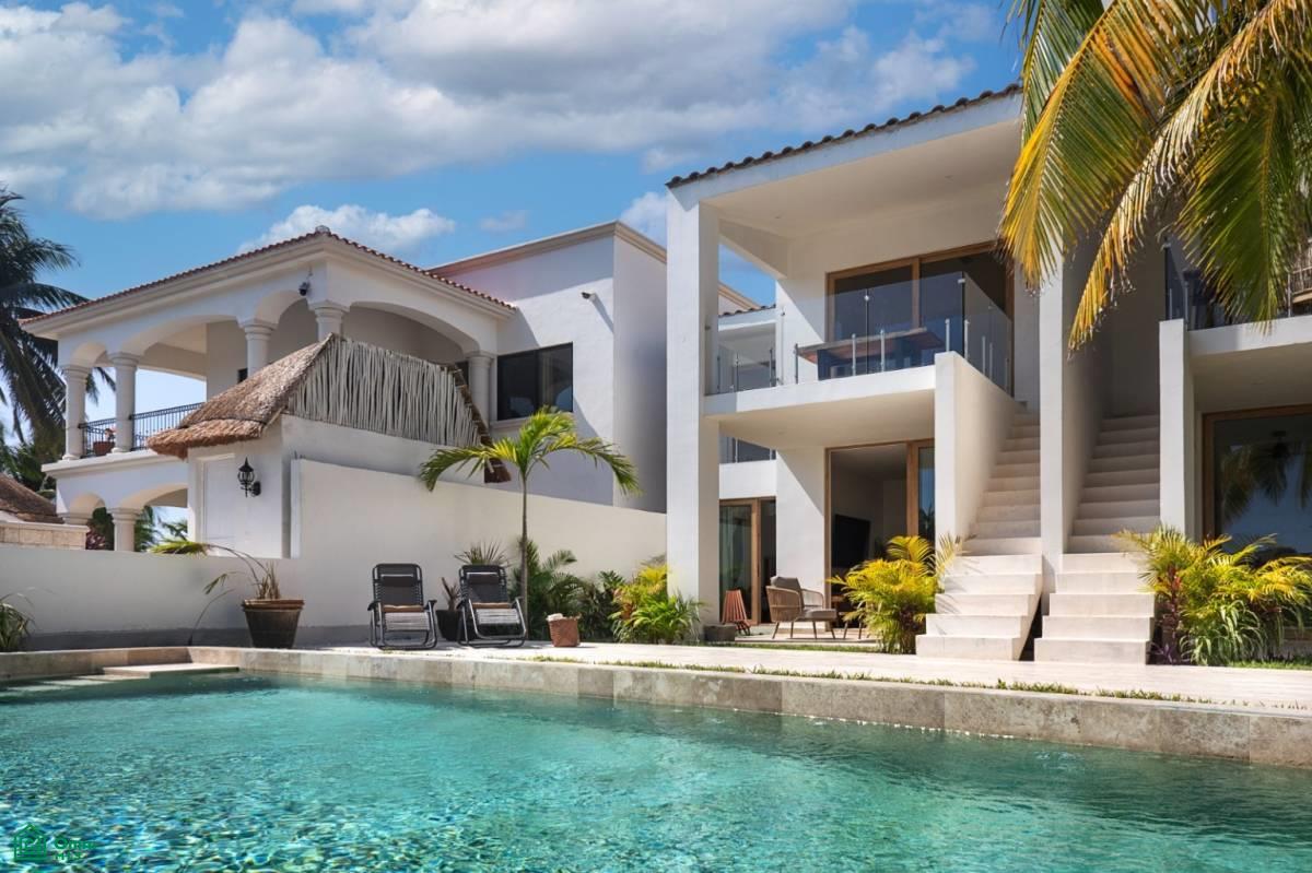 Luxury Apartment Facing the Lagoon in Puerto Aventuras