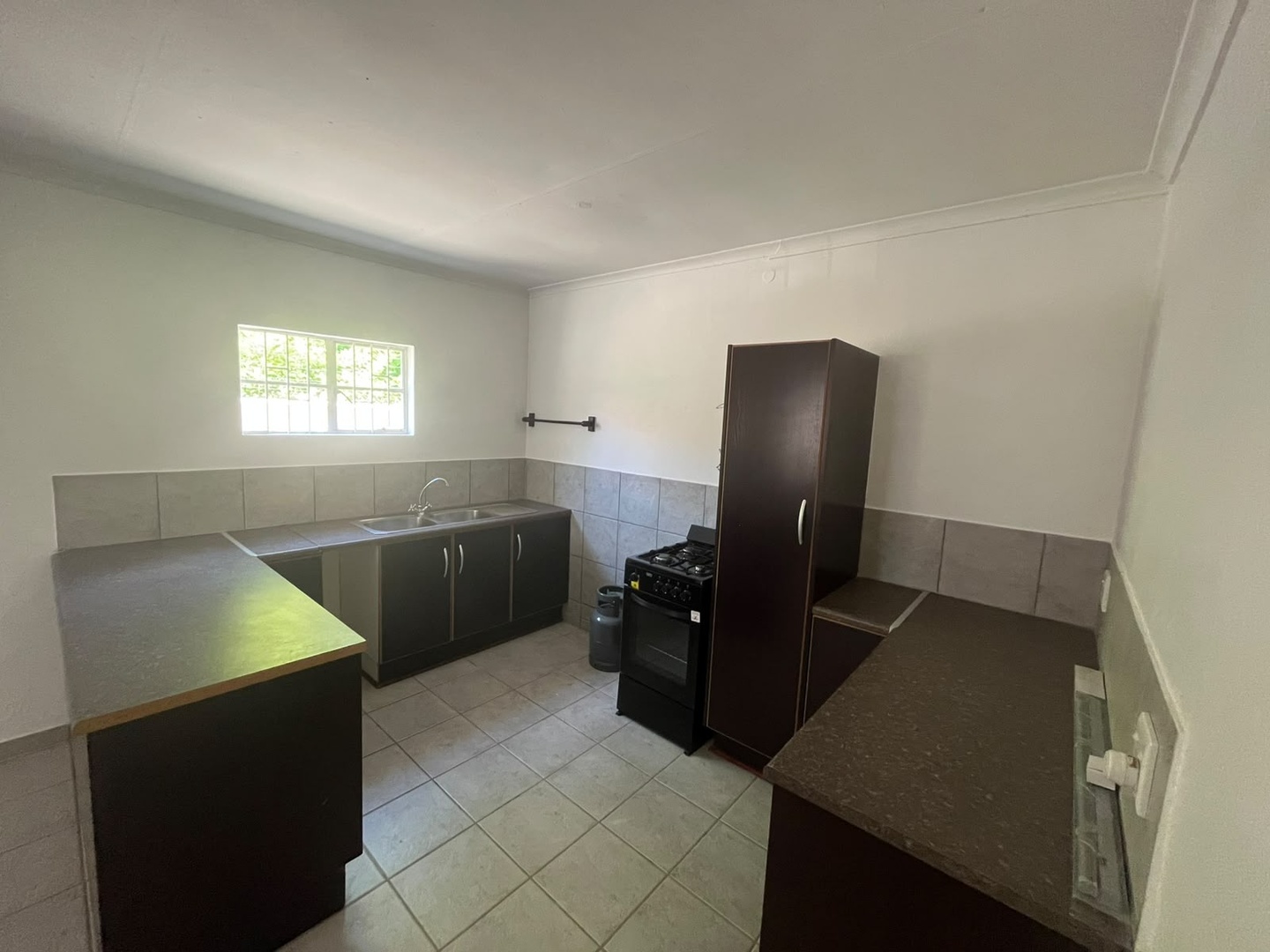 Spacious 1-Bedroom Bachelor Rental