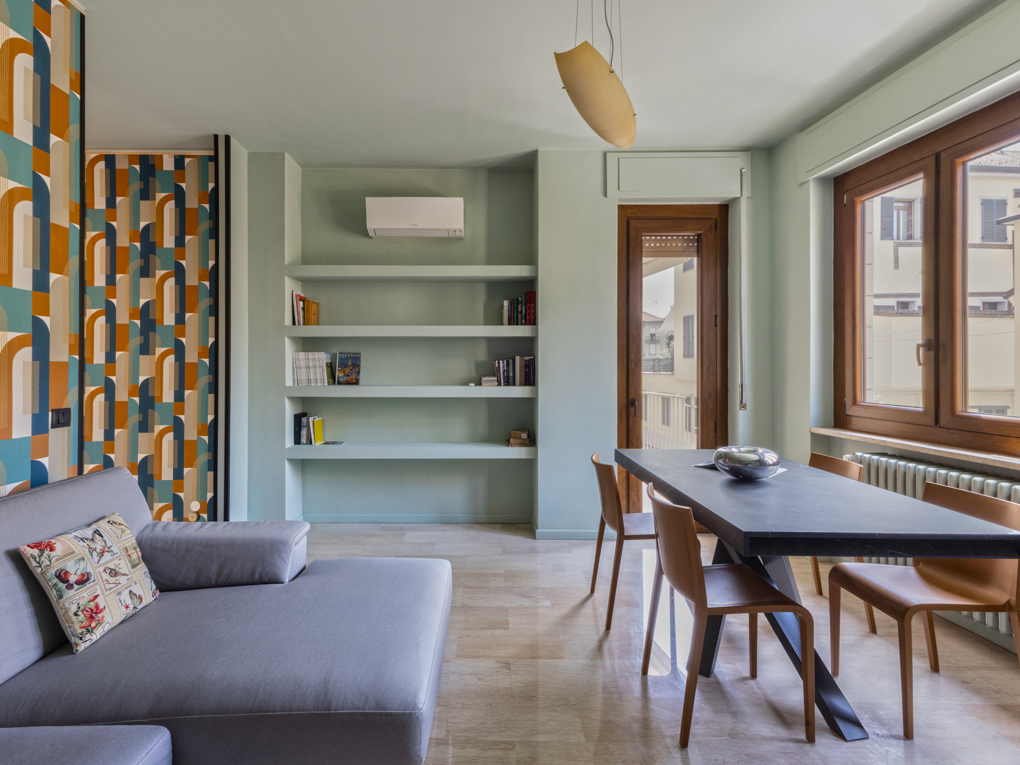 Completely renovated designer apartment