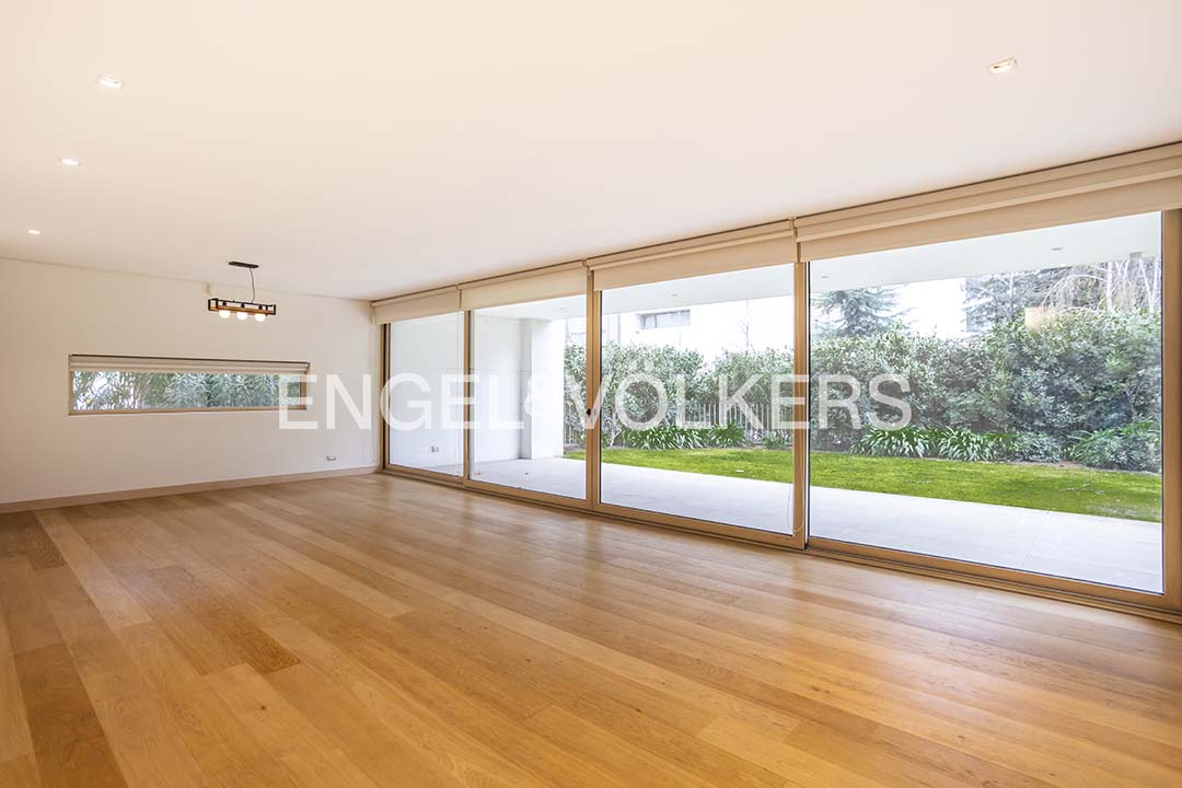 Amplio departamento con gran jardín en Manquehue Oriente