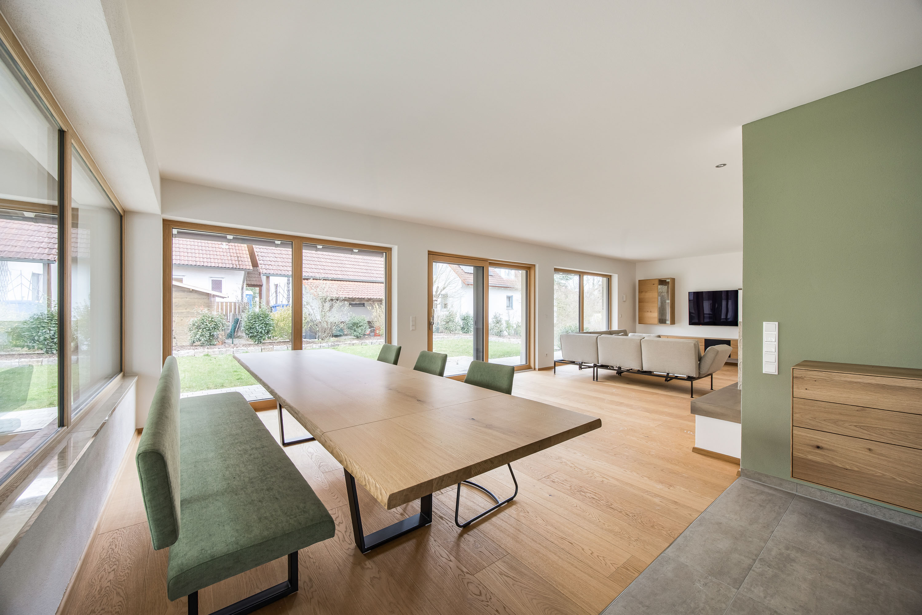 Sorglos im Alter: Rollstuhlgerechte Einheit auf 210 m², Neubau & Garten!