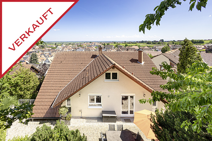 **VERKAUFT**NW-Hambach: Exklusives Penthouse mit Garten, Balkon & Aufzug!