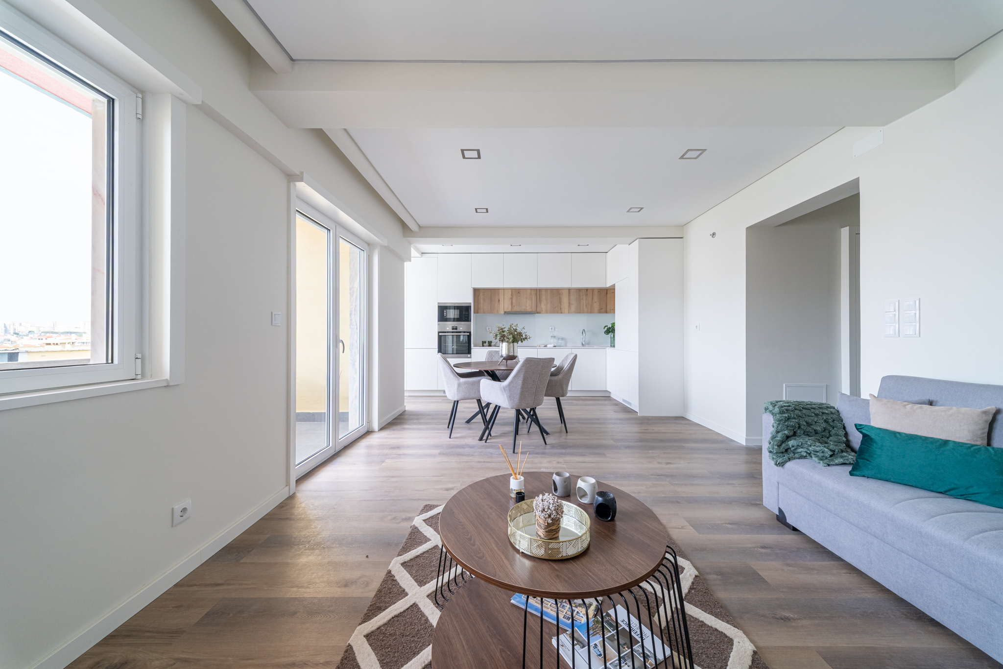 T3 fully renovated in the Sta Cruz de Benfica neighborhood