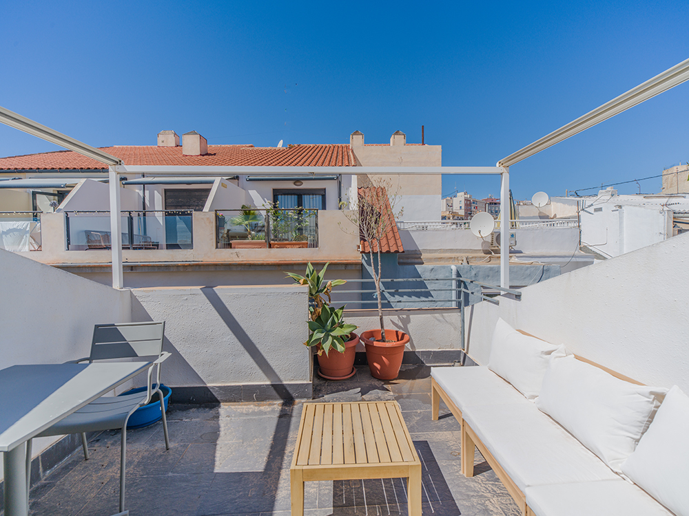 Penthouse with a Charming Terrace for Relaxation