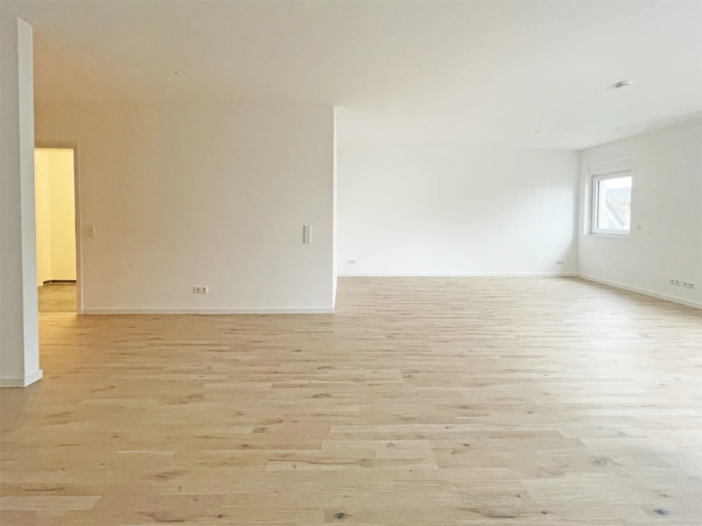 Top-moderne 3- Zimmer Wohnung in zentraler Lage - Photo 2
