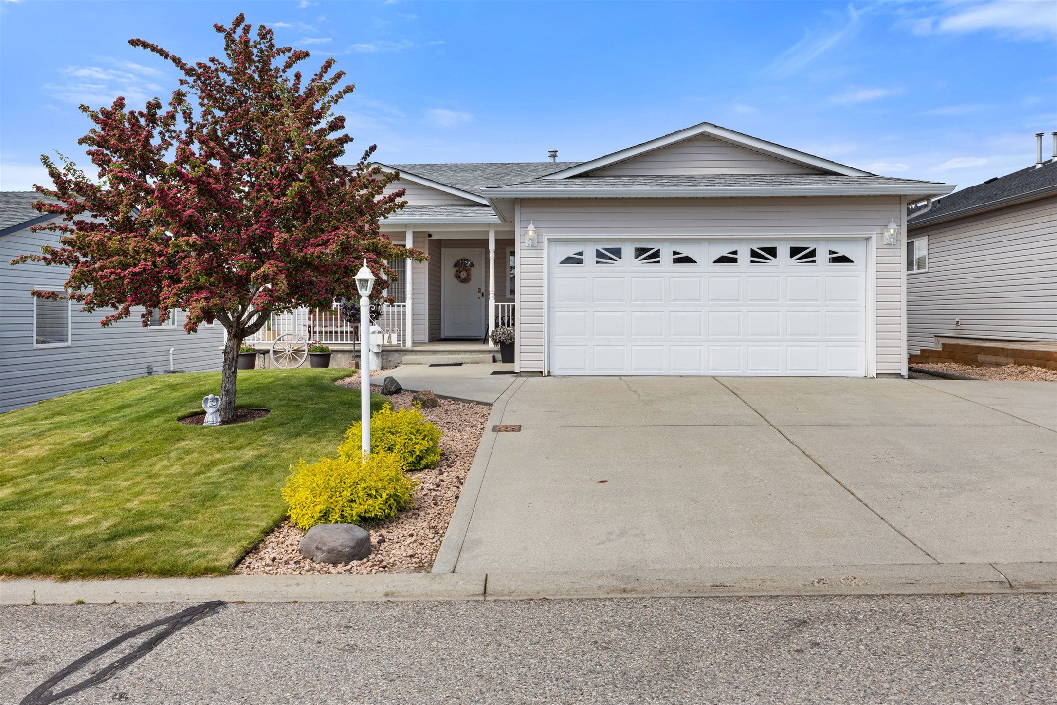 Warm & Welcoming Family Living with Valley Views