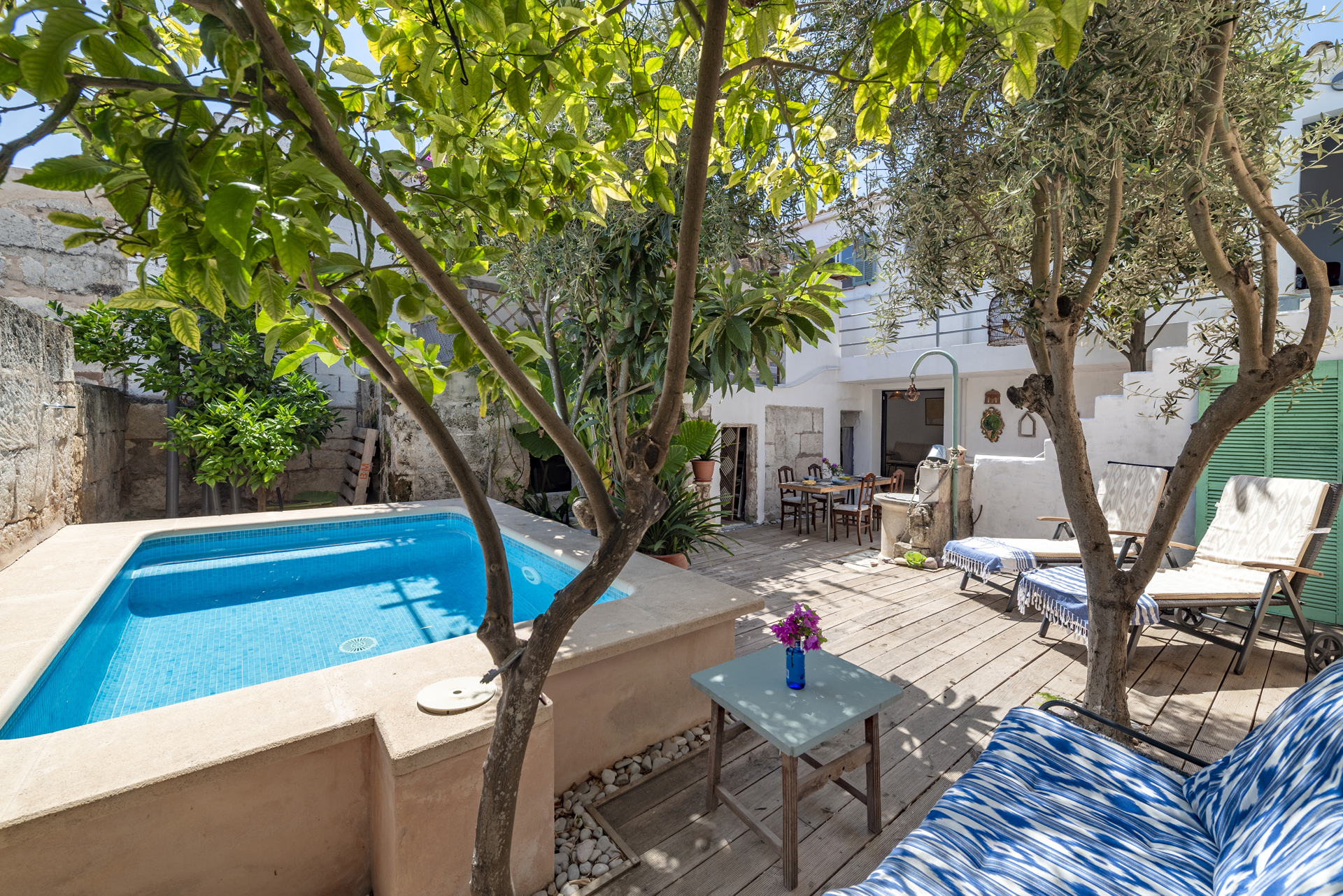 Wunderschön renoviertes Haus mit drei Schlafzimmern, Pool, Garage und doppeltem Zugang