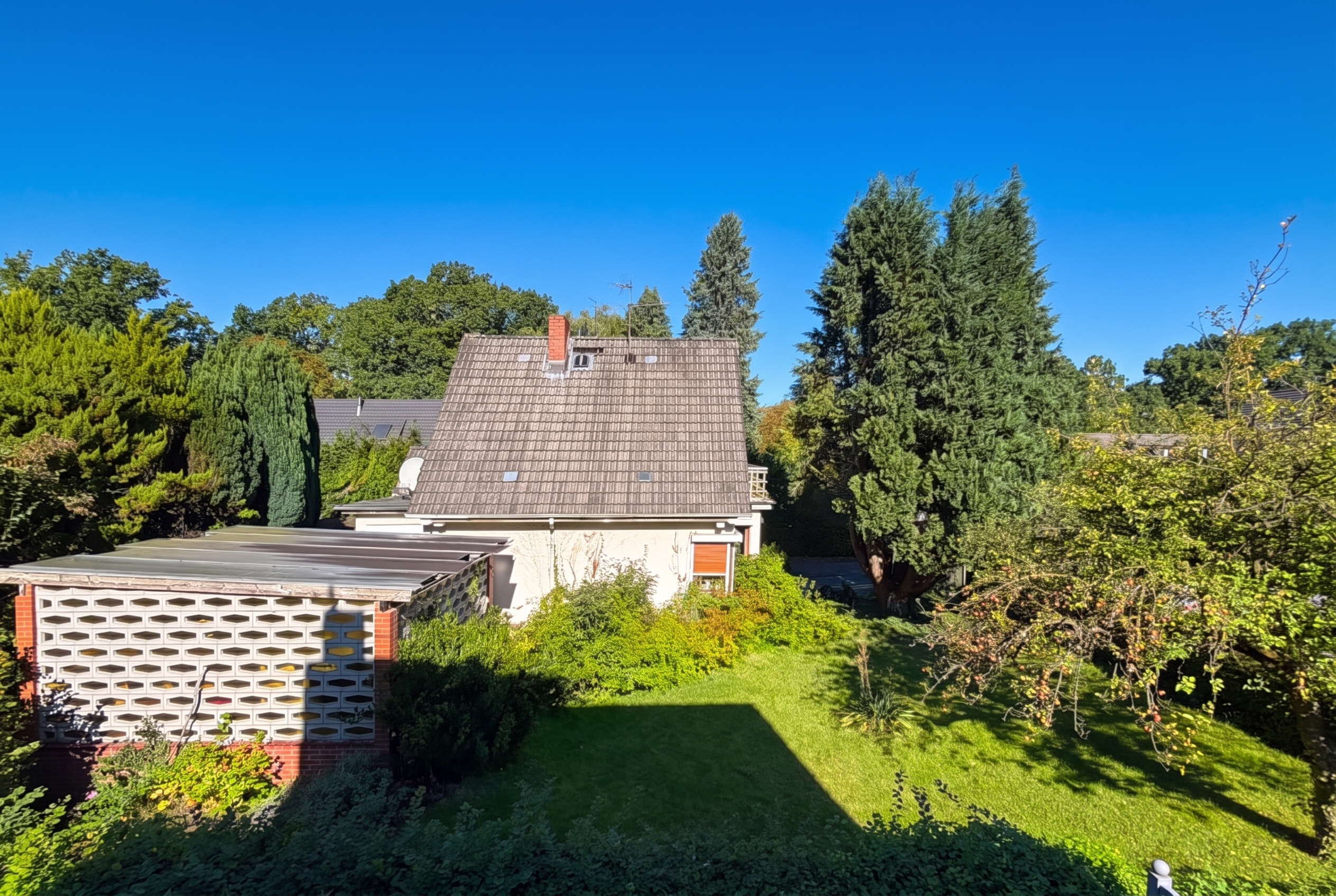 Teilbares Baugrundstück in Sasel – ca. 1.100 m² mit Potenzial für zwei Einfamilienhäuser oder ein Doppelhaus [AI-modified]