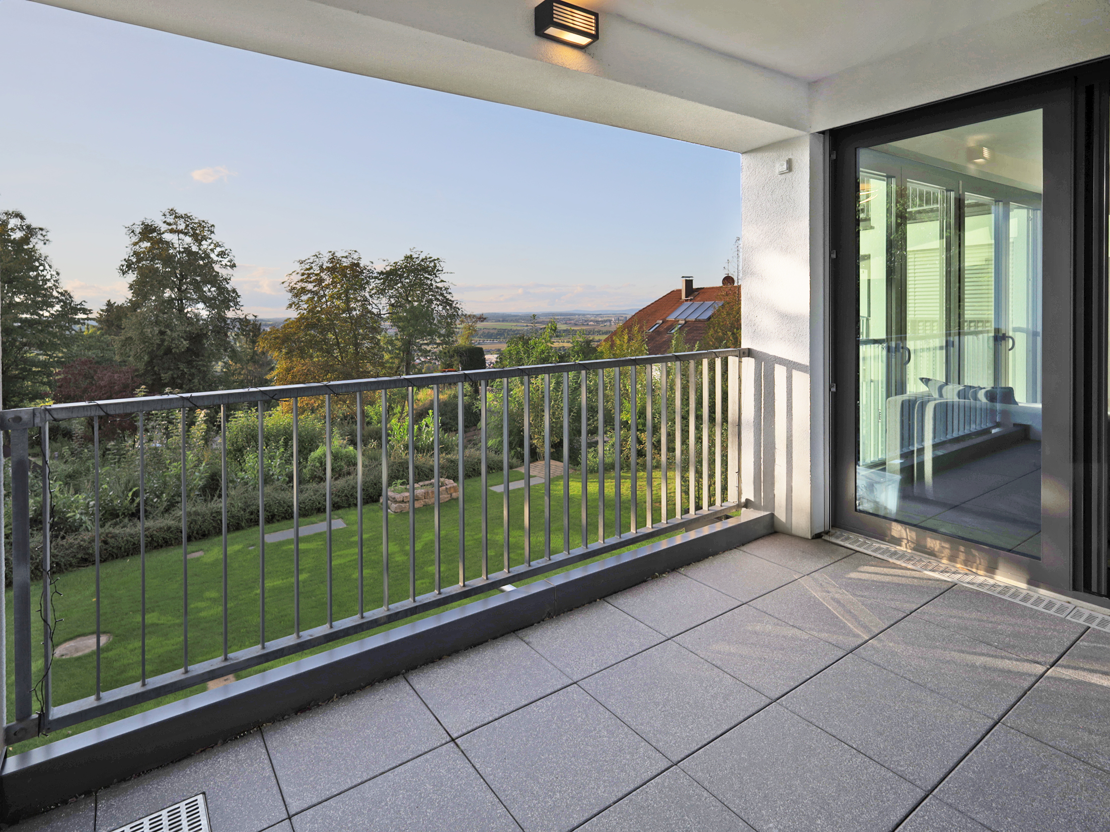 Wohnen in Bestlage: Maisonettewohnung mit Haus-Feeling, Aussicht und großem Garten