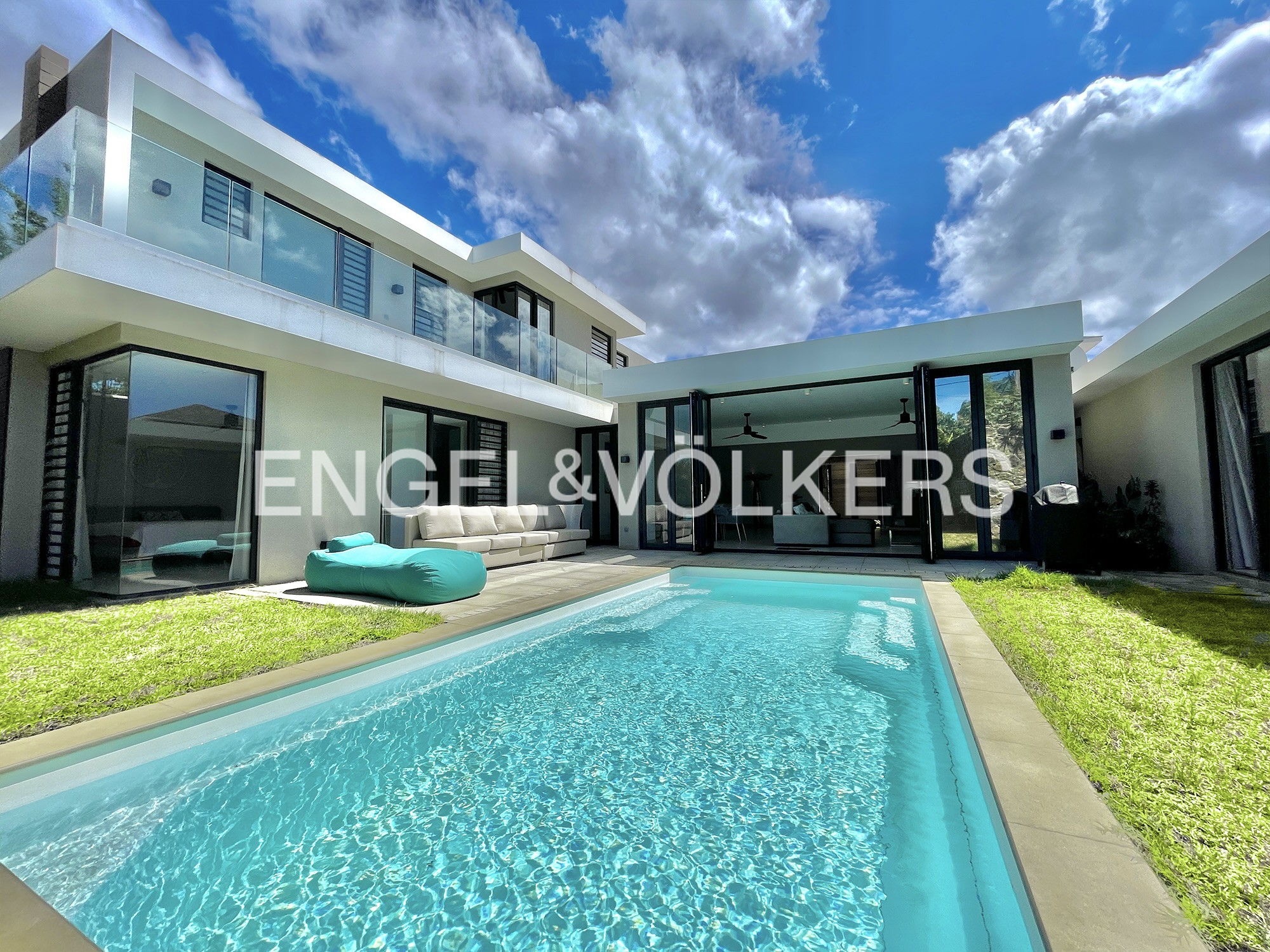 Luxurious Four Bedroom Villa