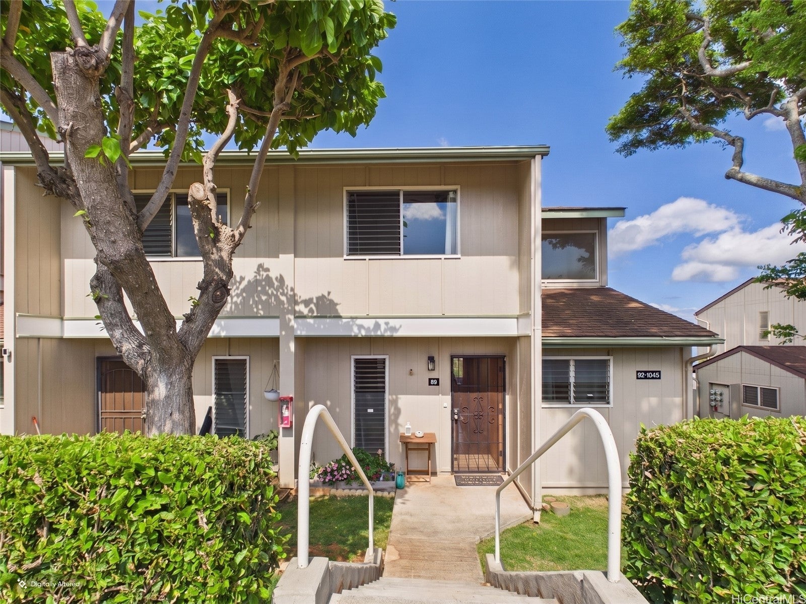 3 Bd & 1.5 Ba Corner End Residence with Breathtaking Views