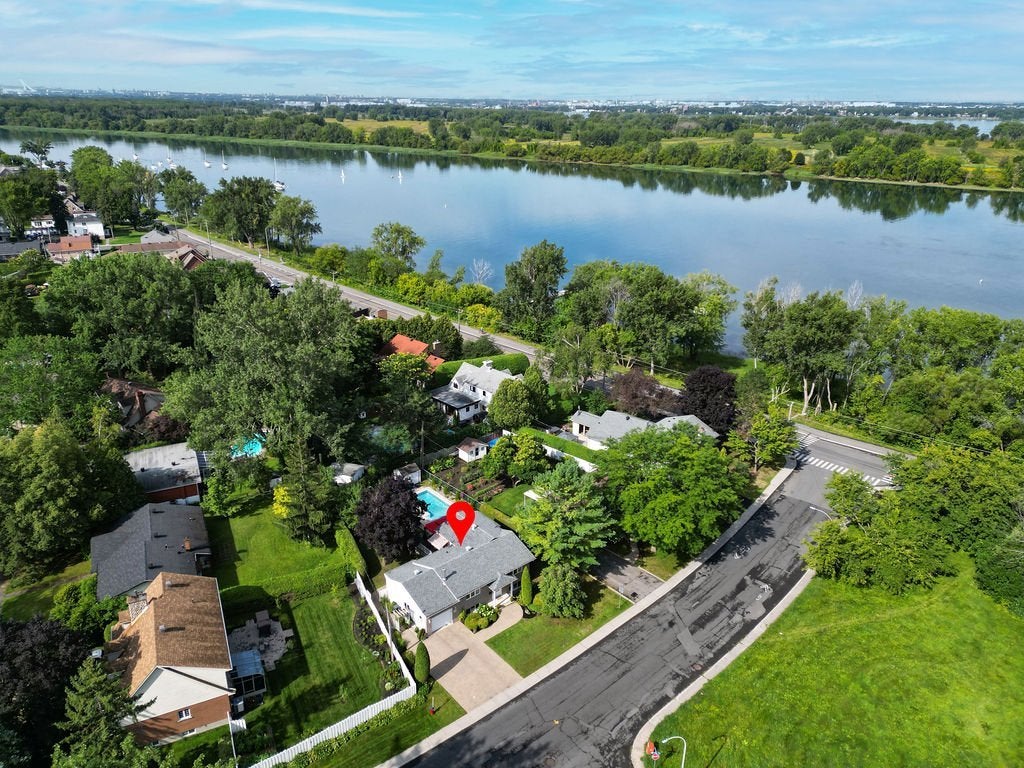 Four Bedrooms, In-Ground Pool, Strategic Location