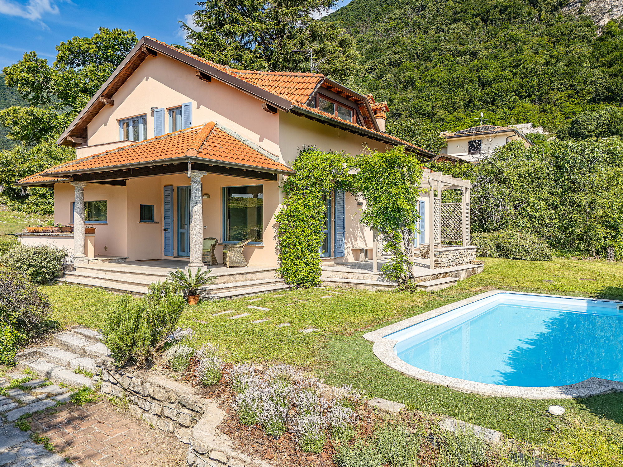 Villa indipendente con piscina, sauna e giardino