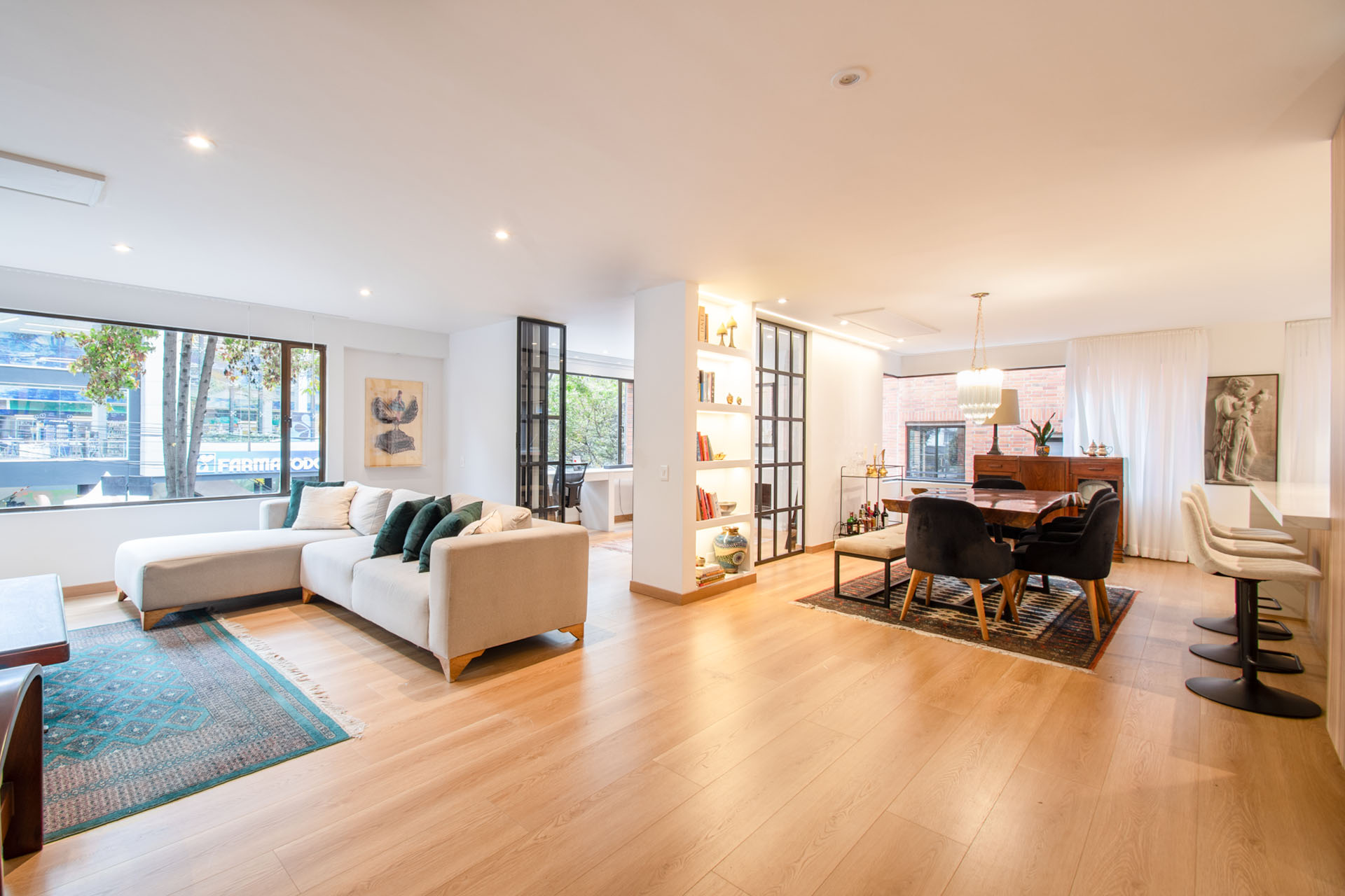 Amplio apartamento amoblado para arriendo en el Retiro