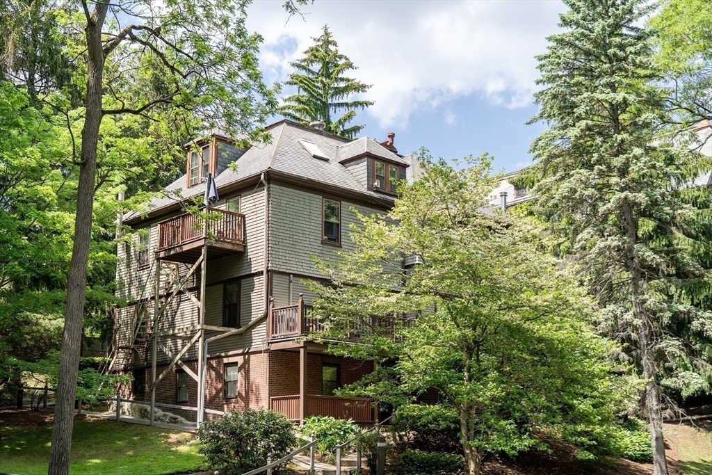 A Peaceful Retreat with City Convenience