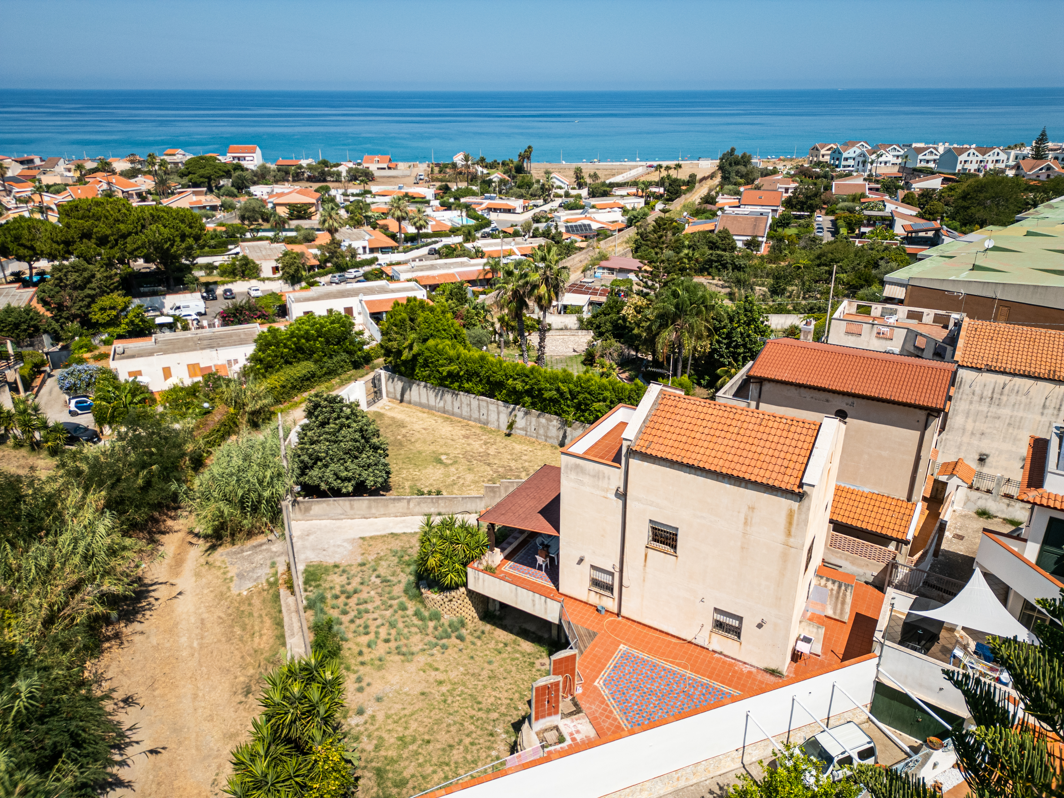 Villa mit Garten, nur wenige Schritte vom Strand von Rodia entfernt
